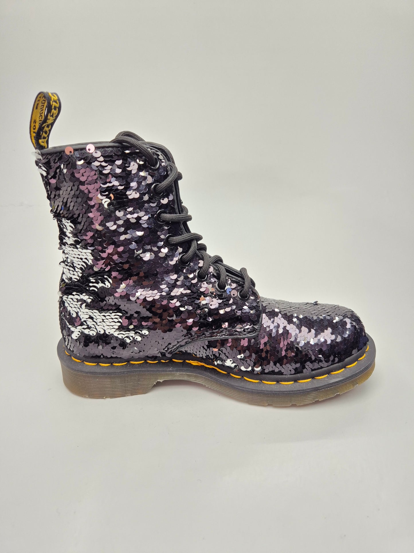 DR MARTENS NOVI ORIGINAL ZENSKI CIZMI BR 37