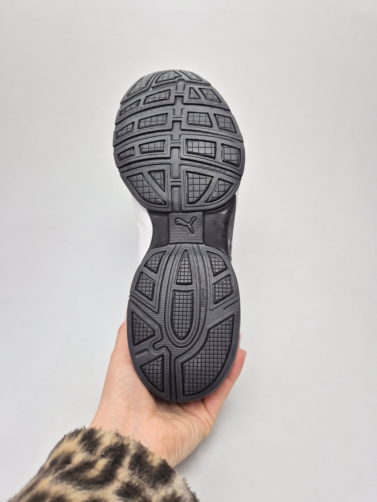 PUMA NOVI ORIGINAL KOZNI PATIKI BR 42