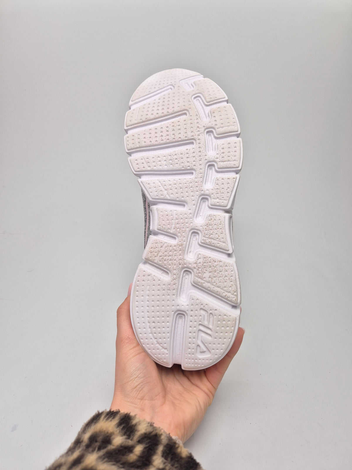 FILA NOVI ORIGINAL PATIKI BR 41.5