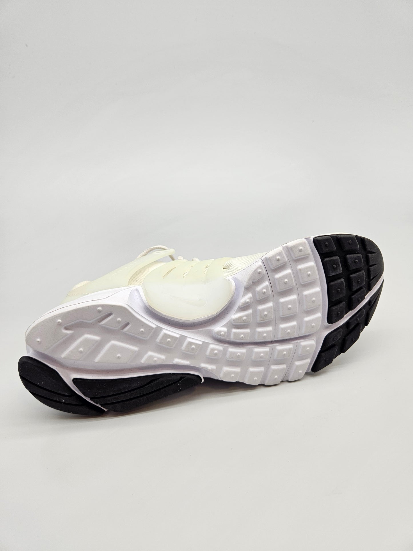 NIKE NOVI ORIGINAL PATIKI BR 38.5