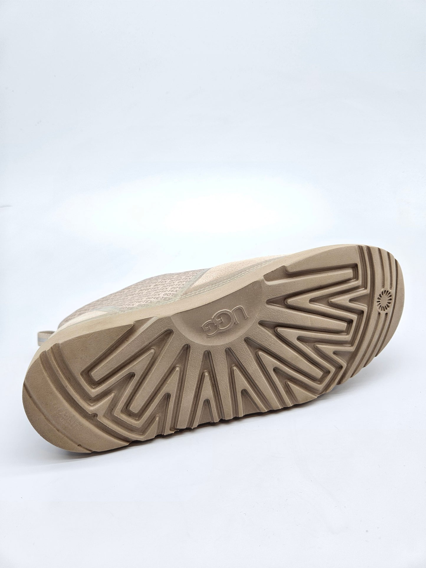 UGG GORETEX ORIGINAL CEVLI BR 42