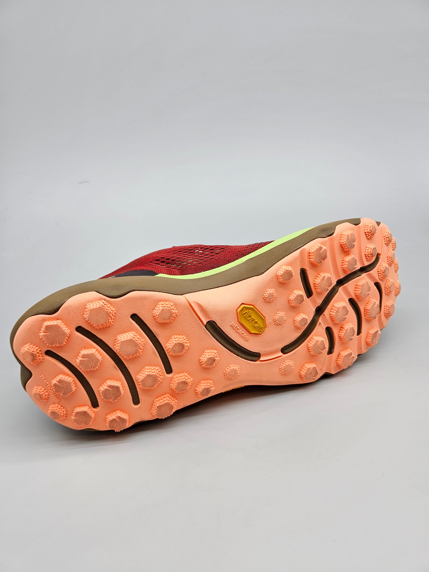UNDER ARMOUR VIBRAM ORIGINAL PATIKI 45.5