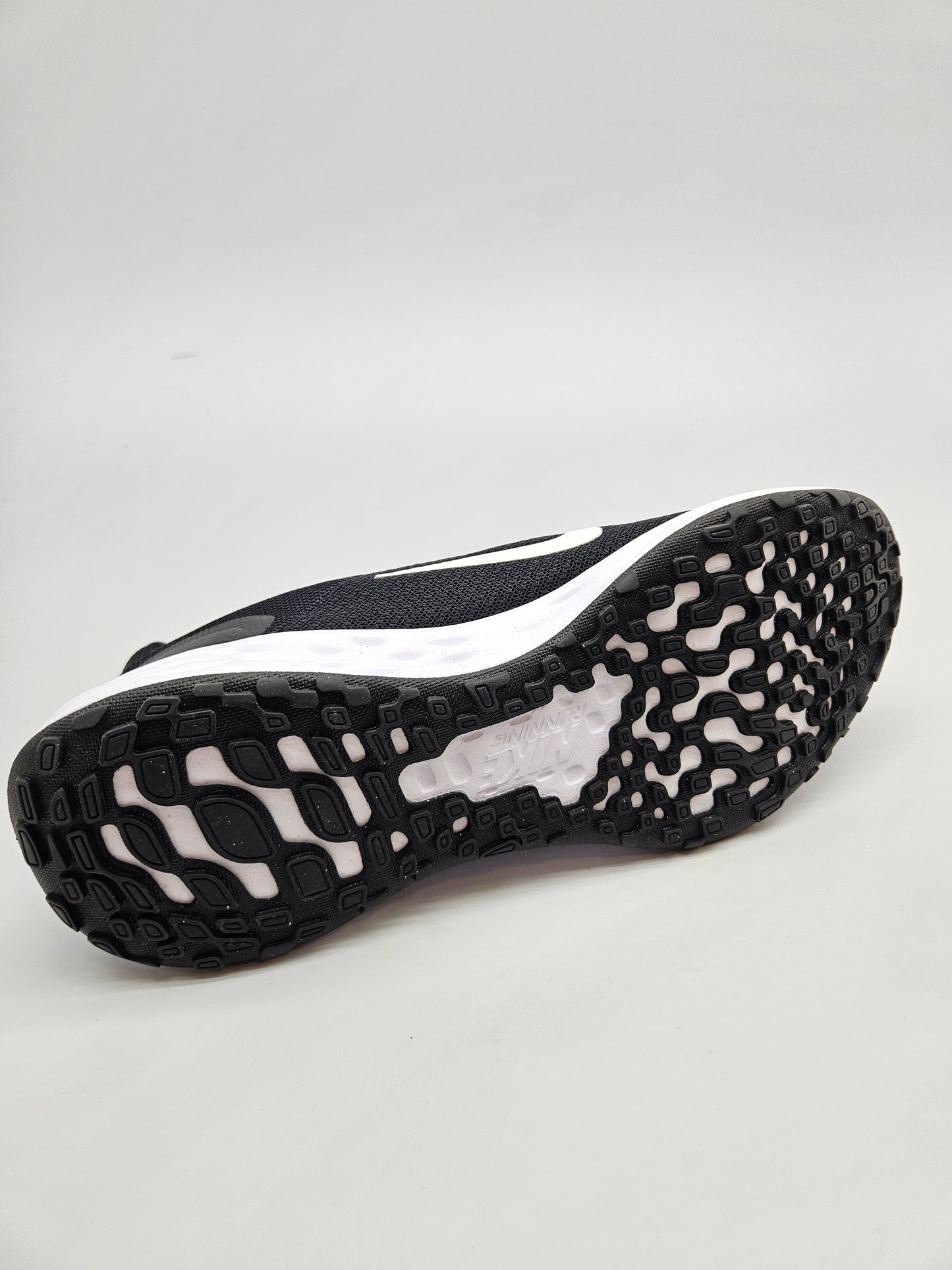 NIKE NOVI ORIGINAL PATIKI BR 42.5