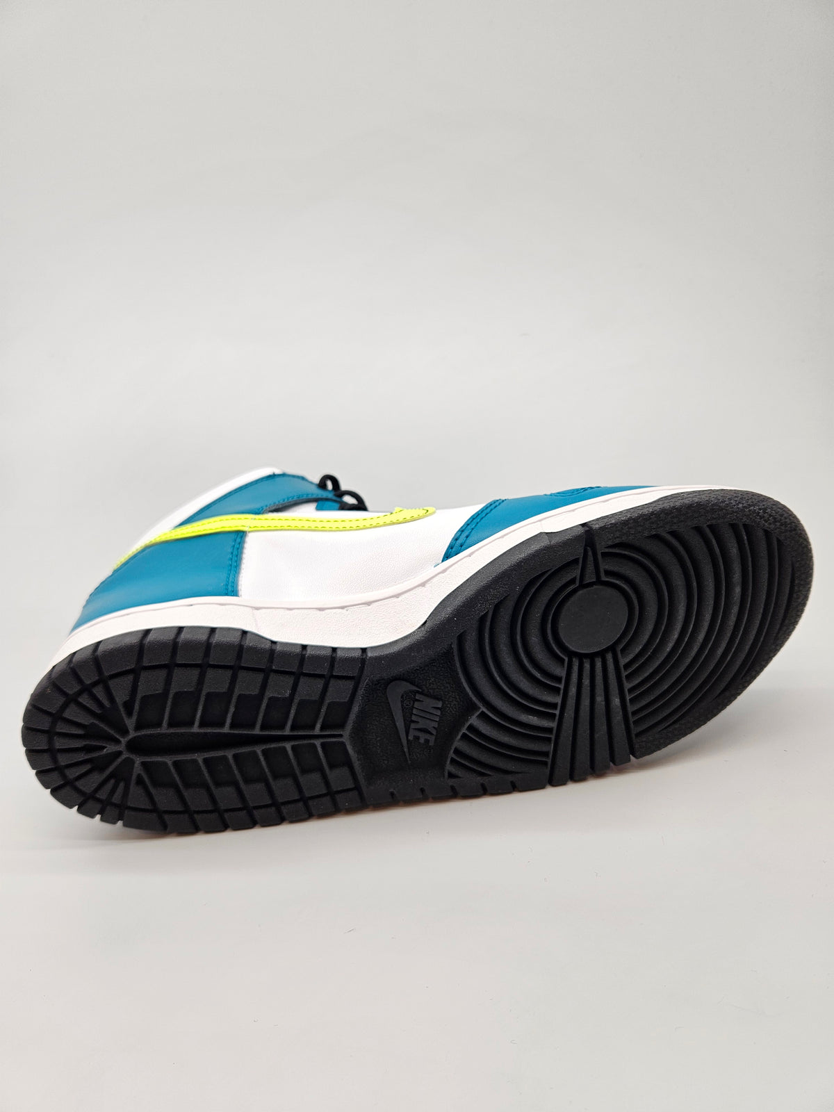 NIKE ORIGINAL NOVI PATIKI BR 38.5