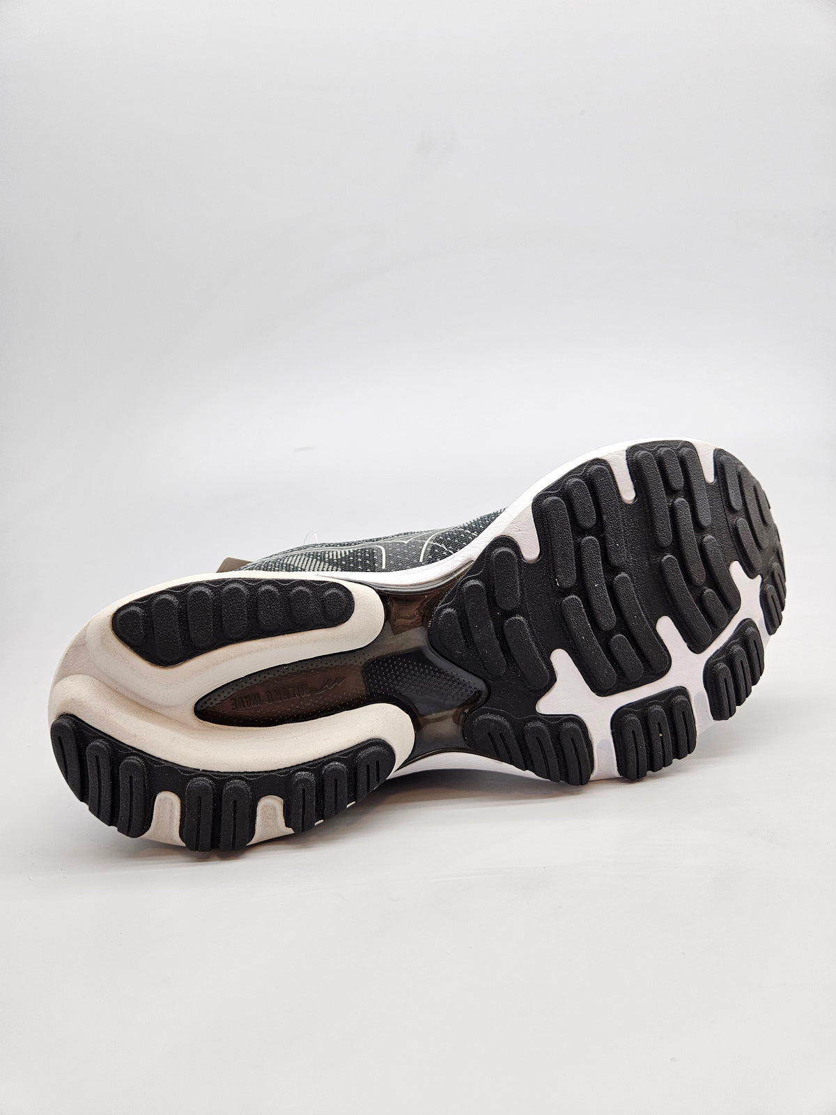 MIZUNO ORIGINAL NOVI PATIKI BR 39