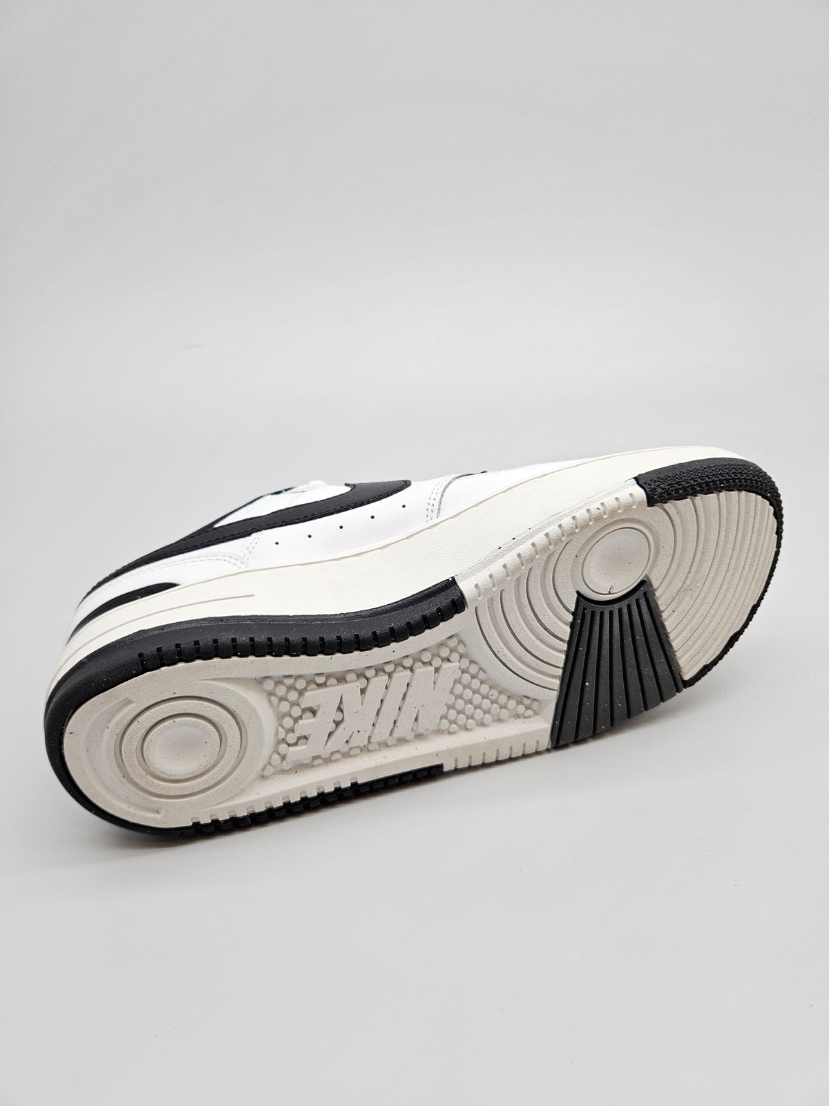NIKE NOVI ORIGINAL PATIKI BR 42