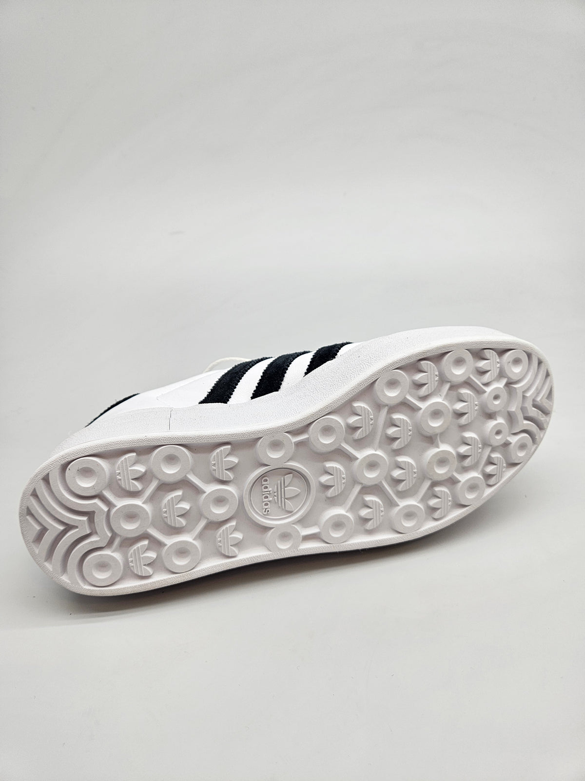 ADIDAS GAZZELE NOVI ORIGINAL PATIKI BR 39