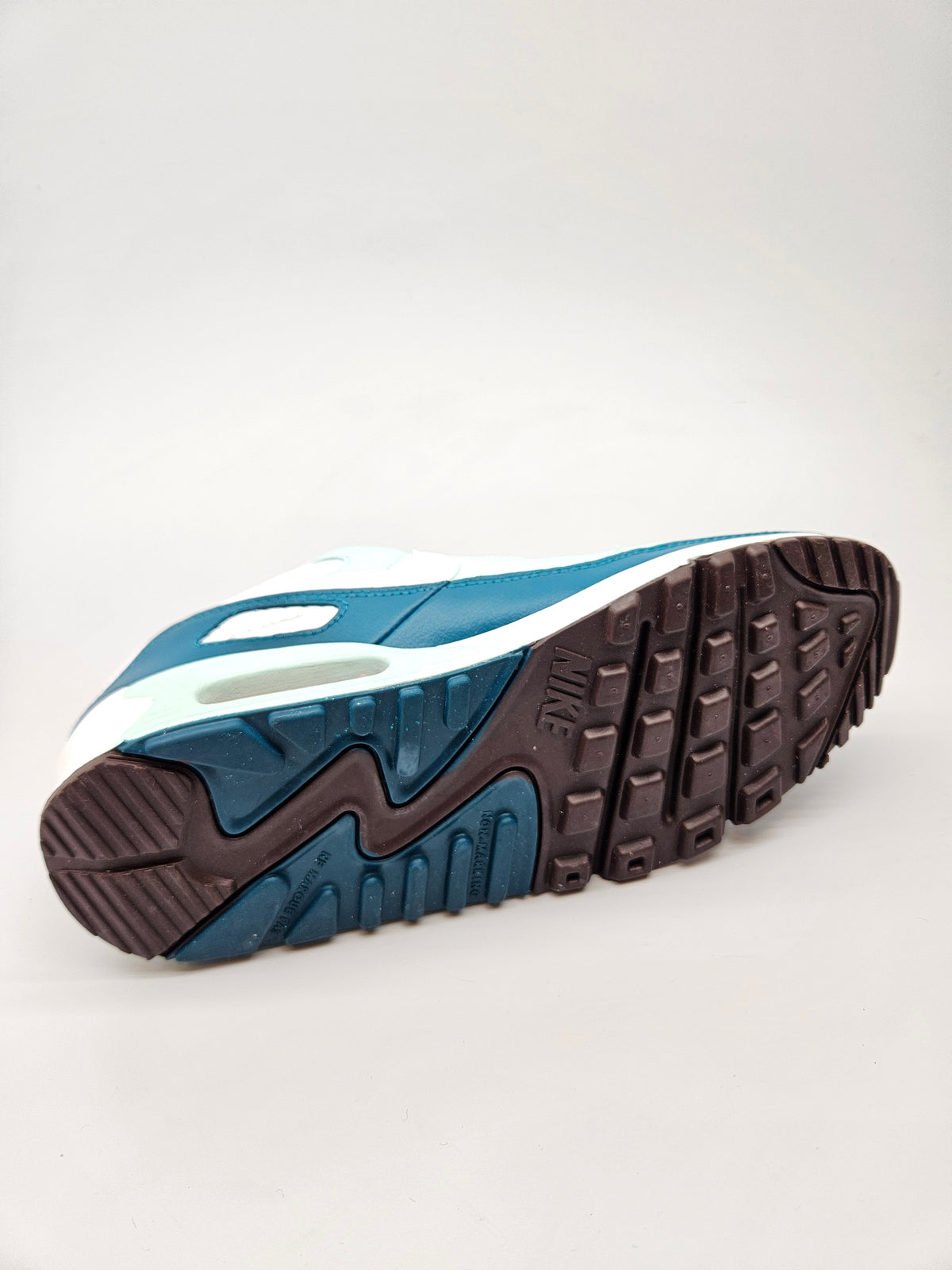 NIKE AIRMAX NOVI ORIGINAL PATIKI BR 40