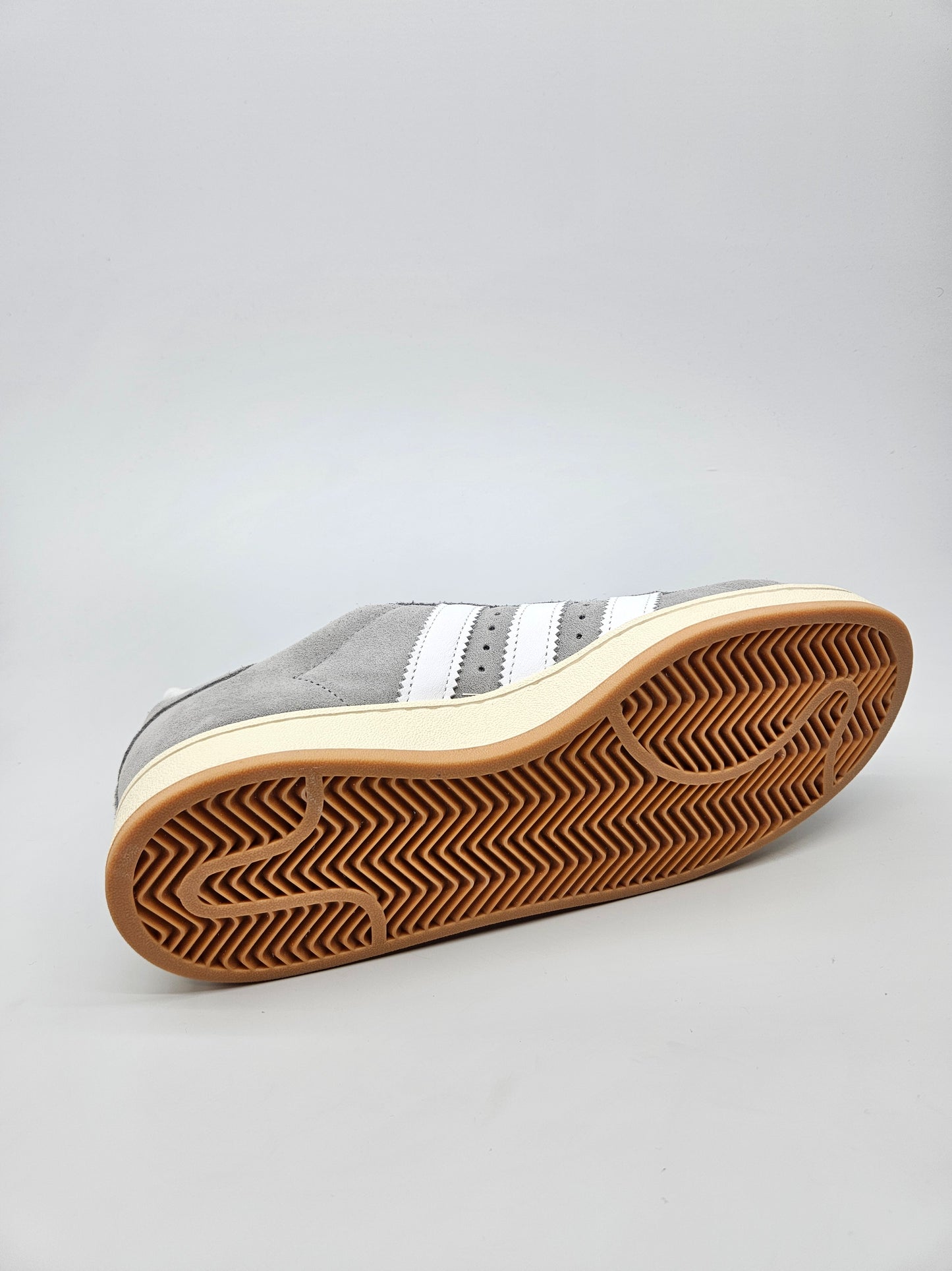 ADIDAS NOVI ORIGINAL PATIKI BR 42.5