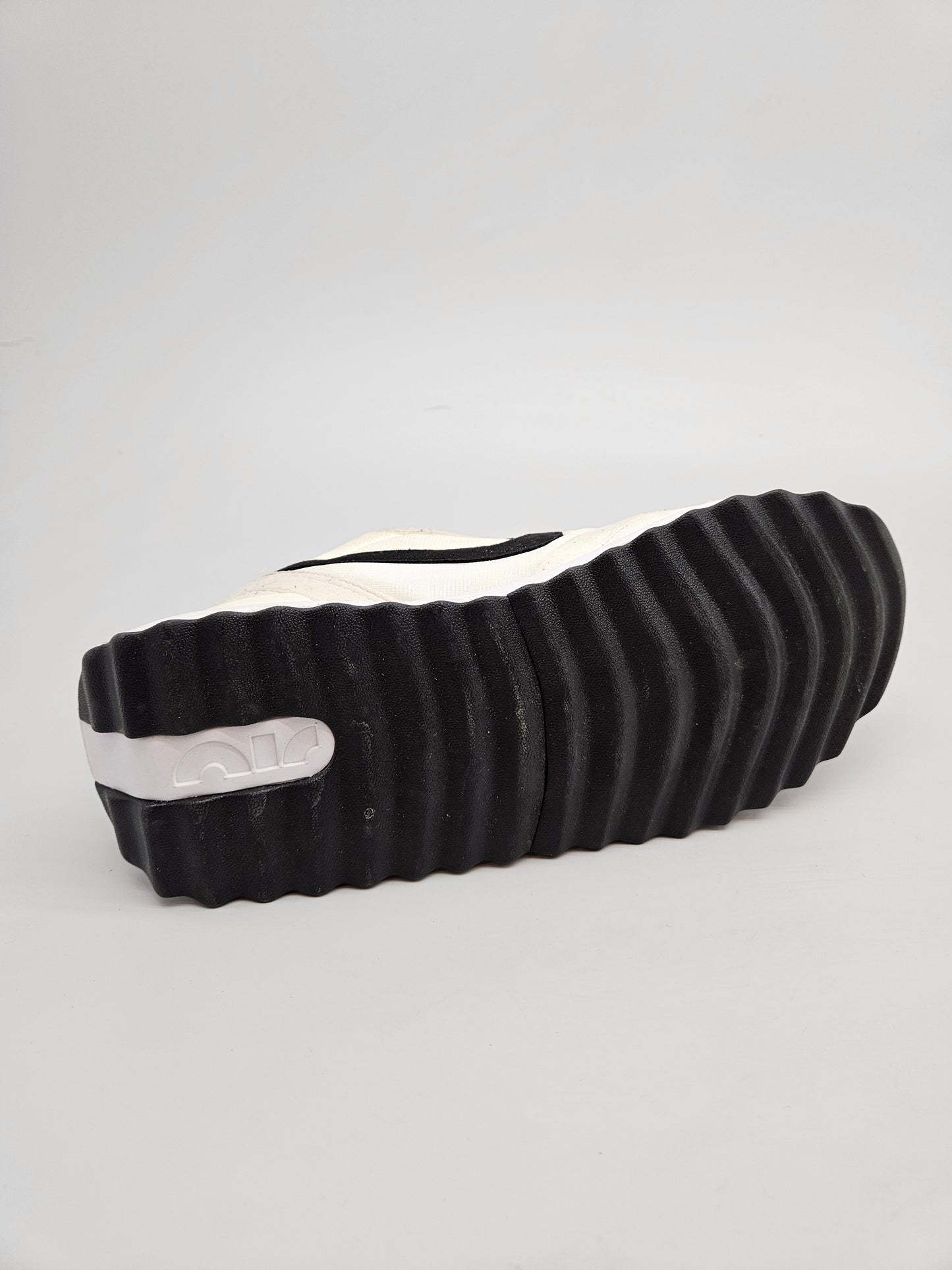 NIKE AIRMAX NOVI ORIGINAL PATIKI BR 39