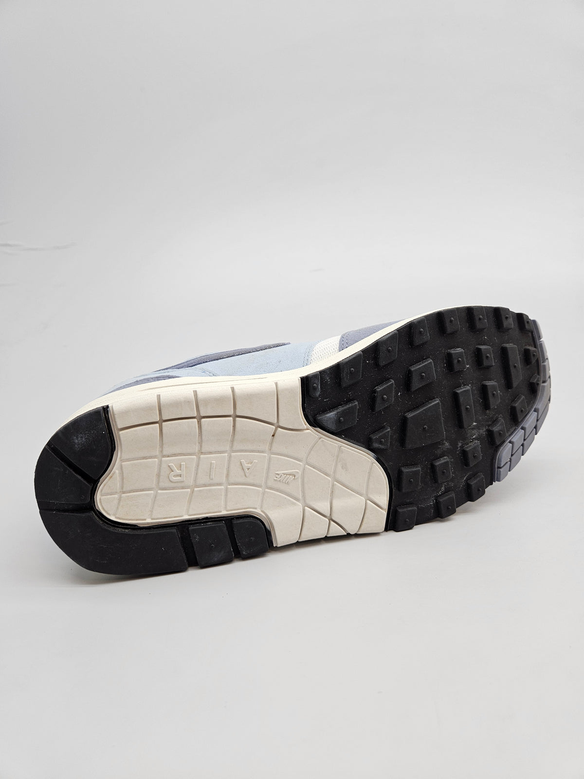 NIKE AIRMAX NOVI ORIGINAL PATIKI BR 39