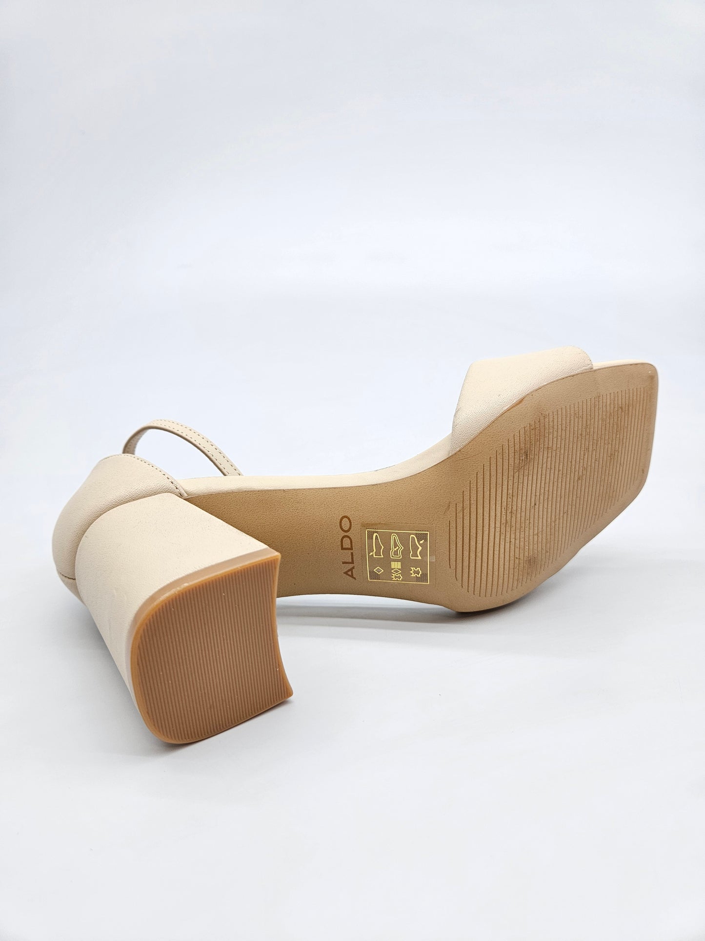 ALDO ORIGINAL NOVI SANDALI BR 35