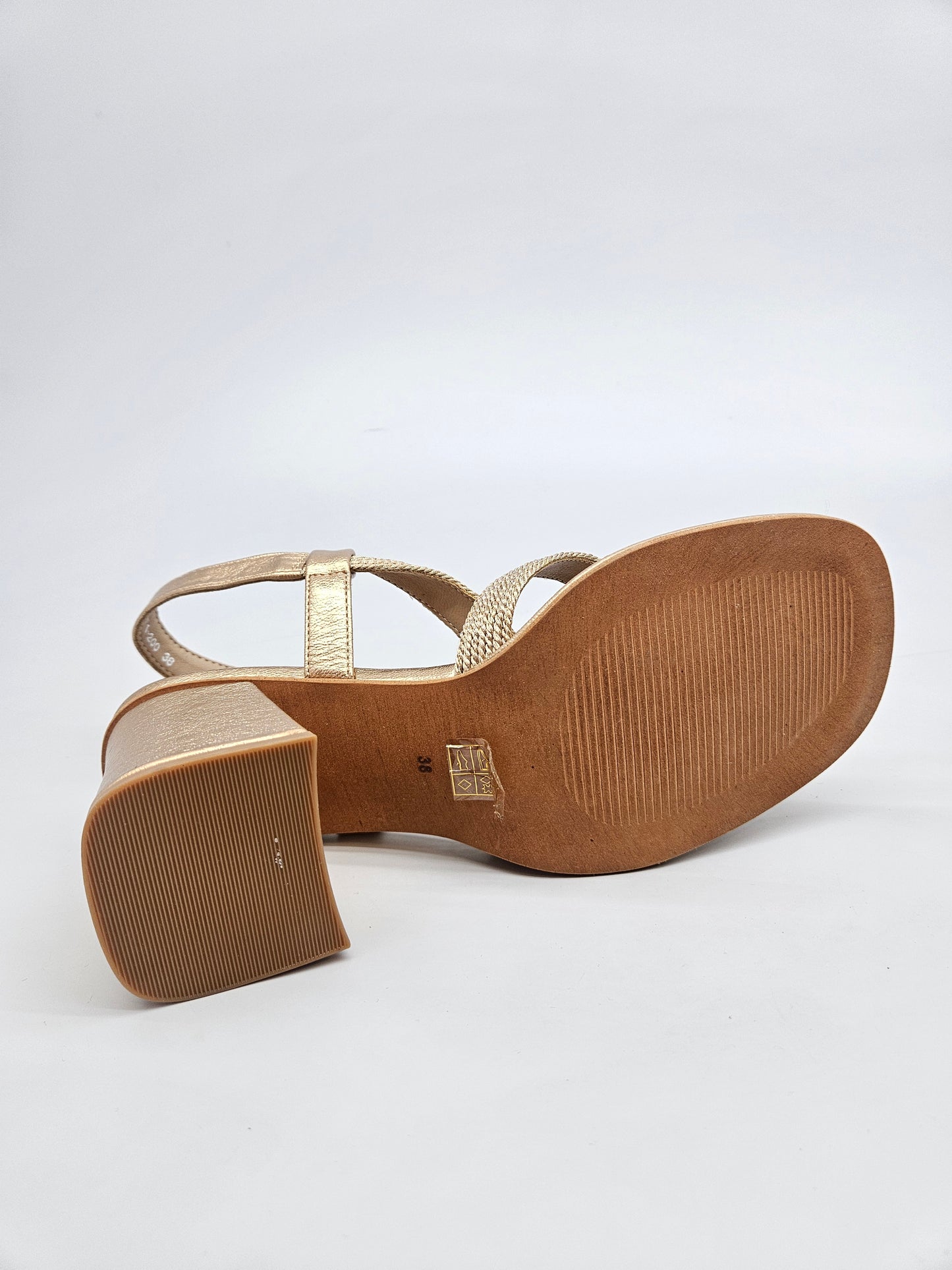 REGARDE LE CIEL NOVI ORIGINAL KOZNI SANDALI BR 38