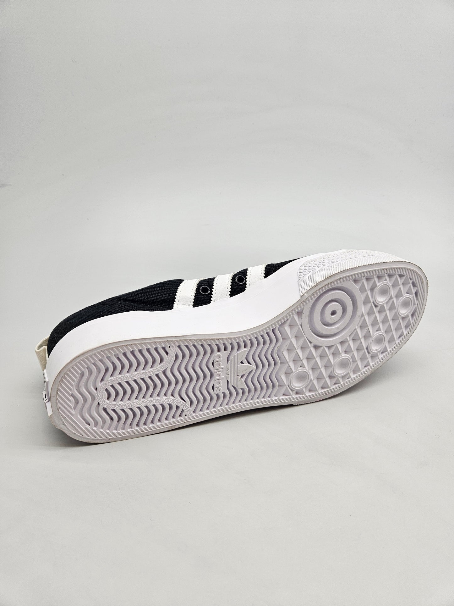 ADIDAS NOVI ORIGINAL PATIKI BR 44