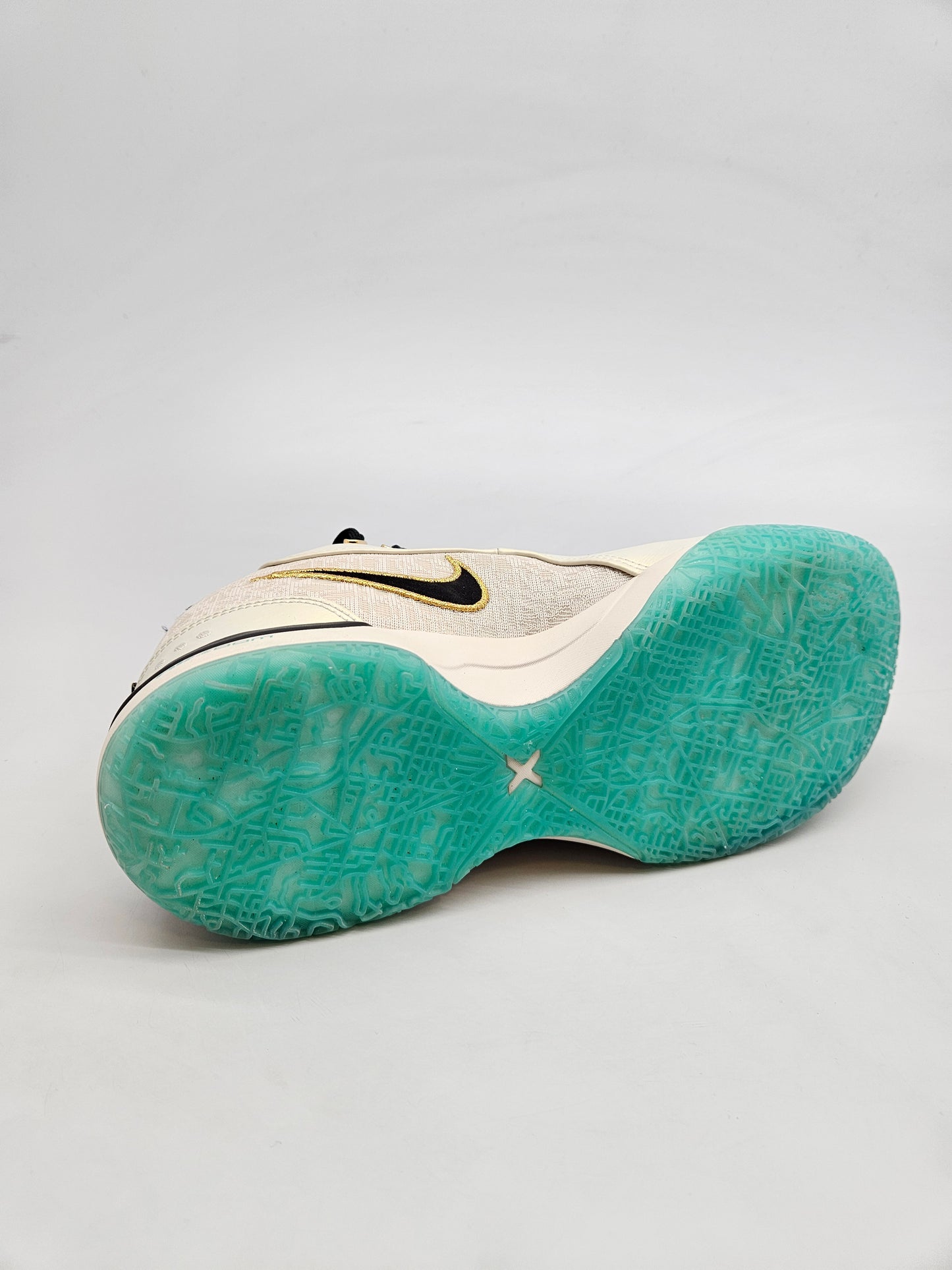 NIKE FC LIVERPUL NOVI ORIGINAL PATIKI BR 40