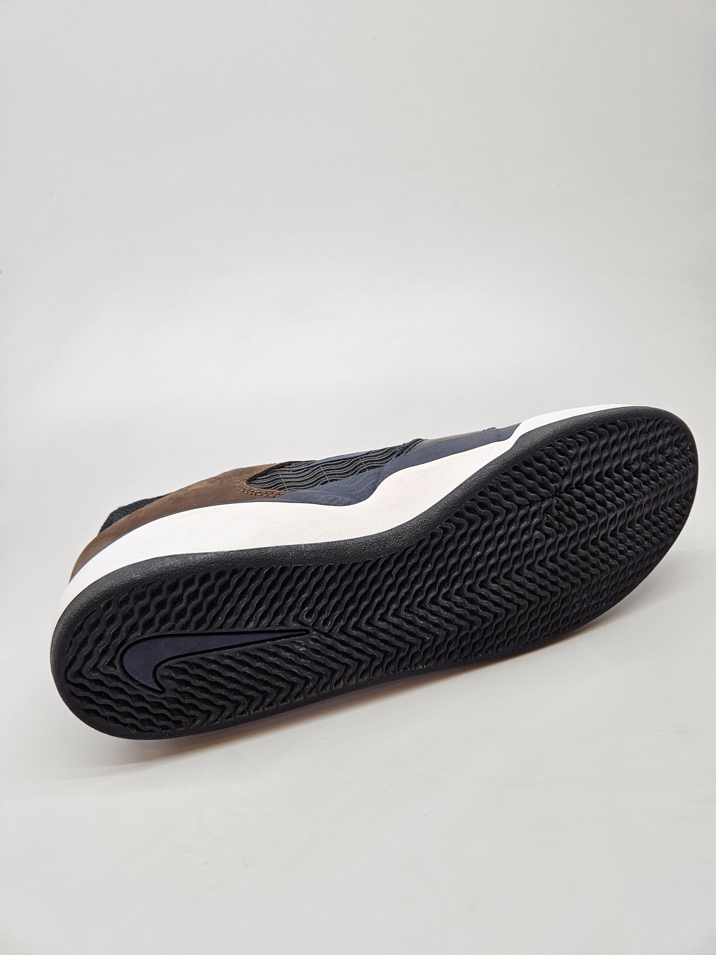 NIKE NOVI ORIGINAL PATIKI BR 42.5