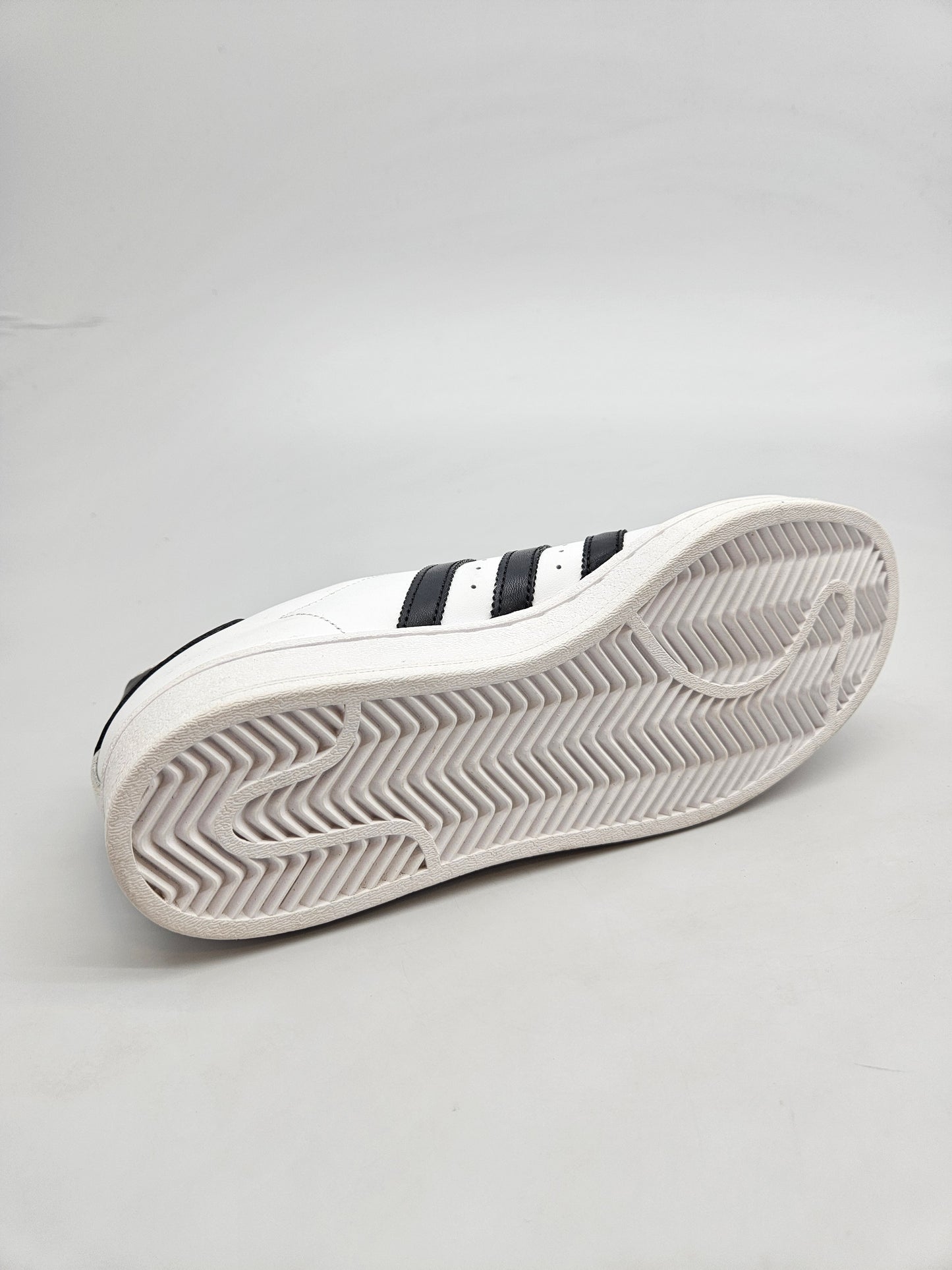 ADIDAS SUPERSTAR NOVI ORIGINAL PATIKI BR 38.5