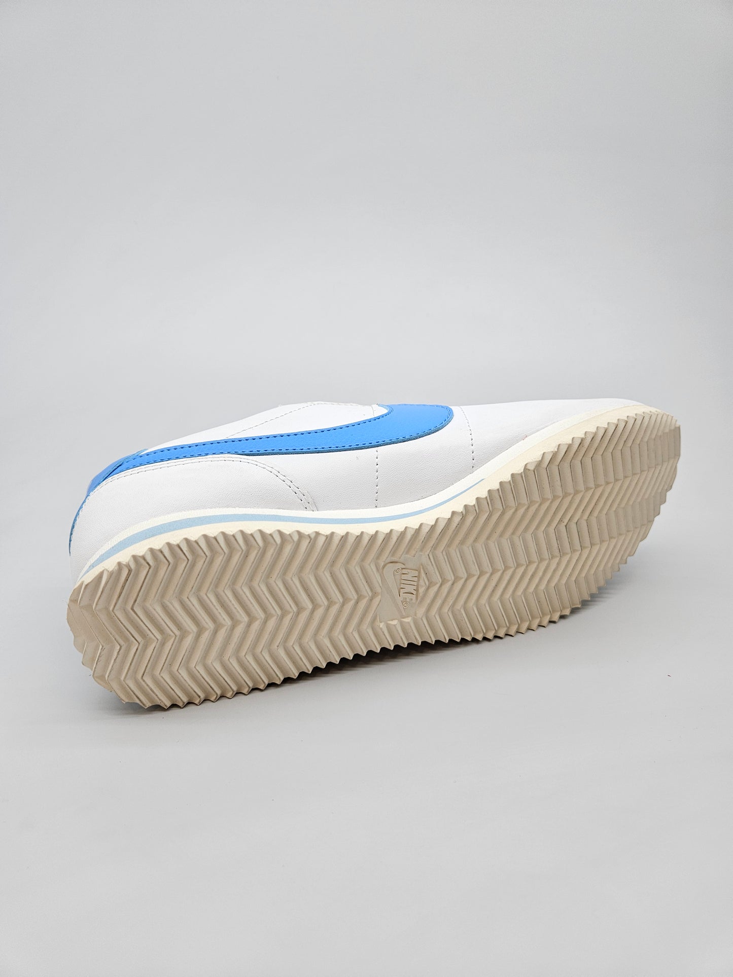 NIKE NOVI ORIGINAL PATIKI BR 39