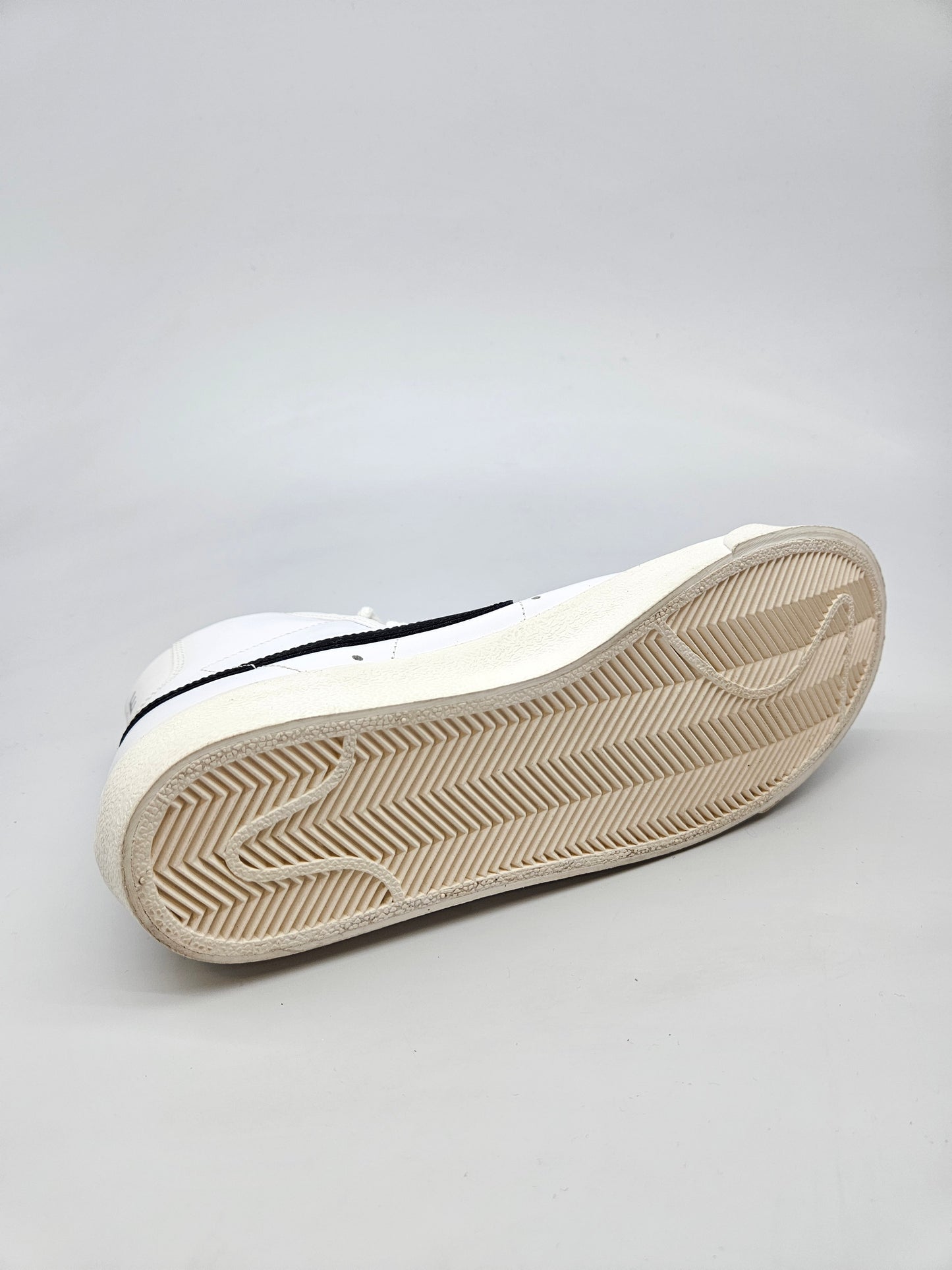 NIKE NOVI ORIGINAL PATIKI BR 39