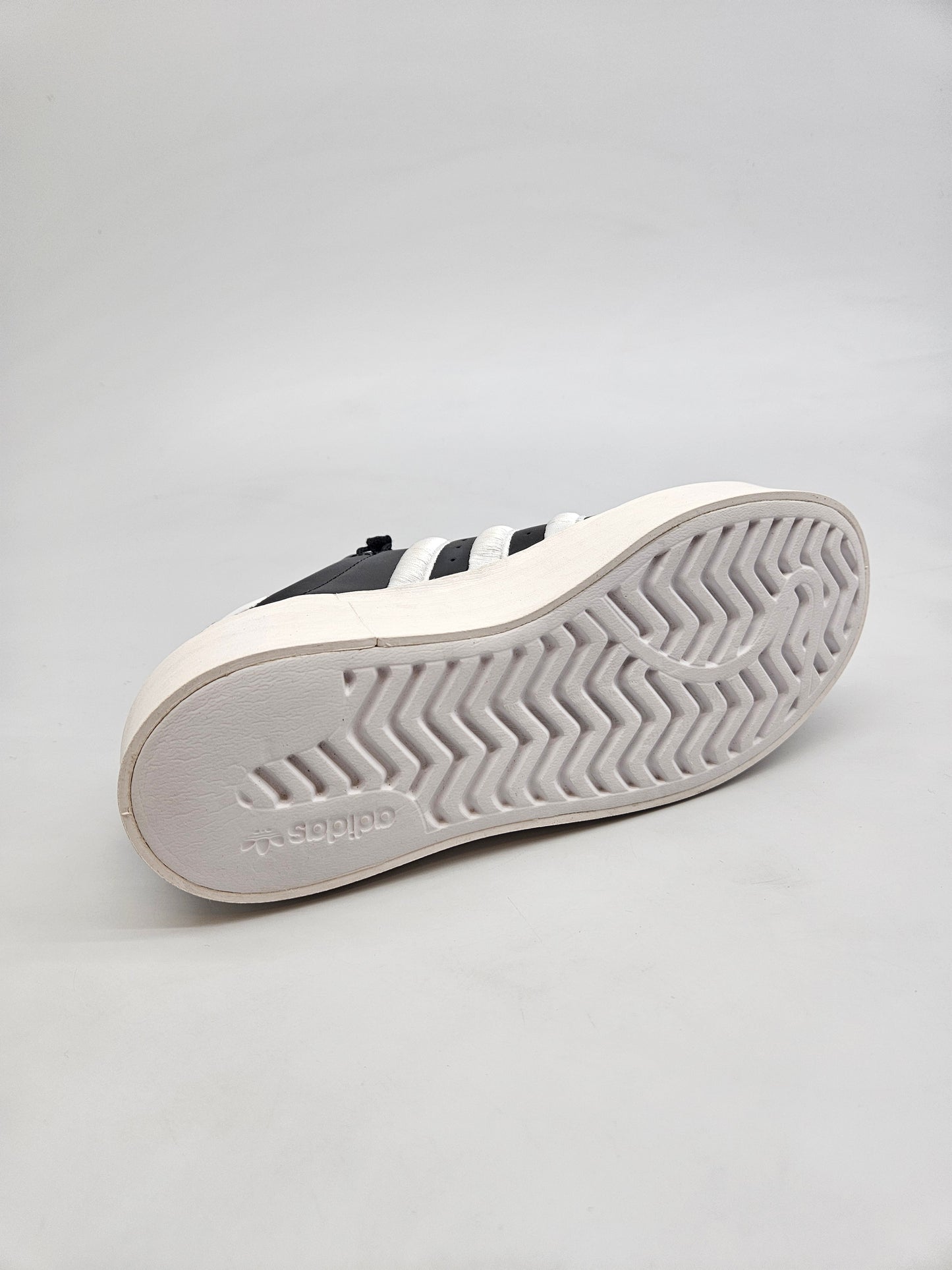 ADIDAS NOVI ORIGINAL PATIKI BR 38.5