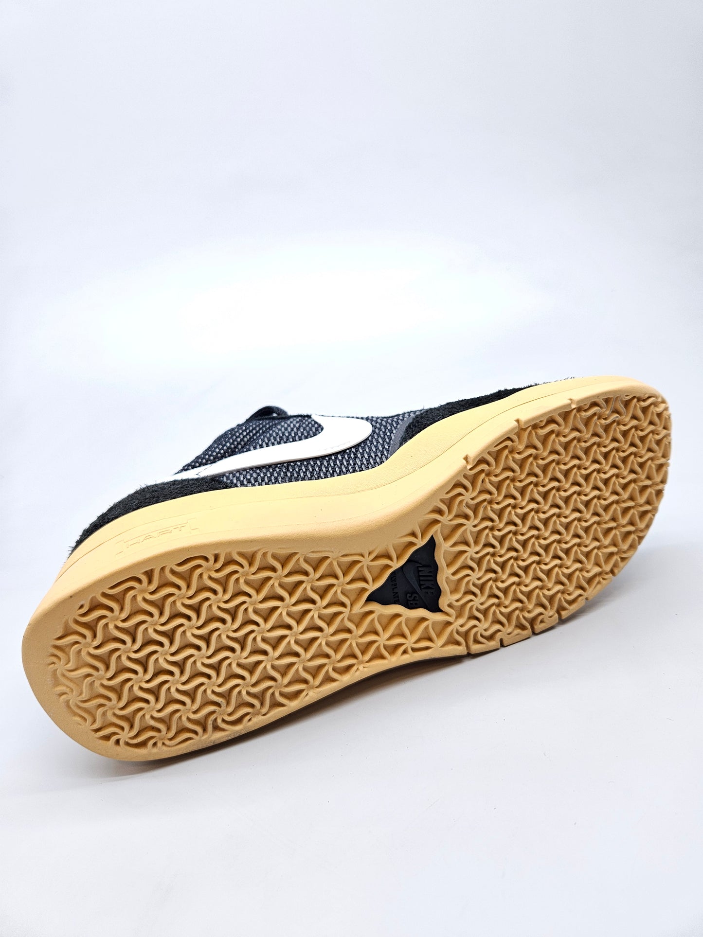 NIKE NOVI ORIGINAL PATIKI BR 39