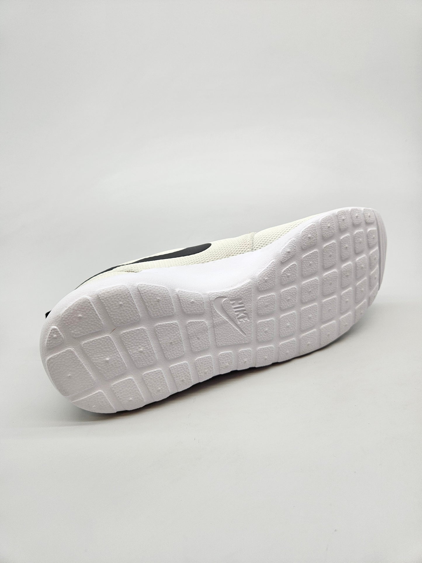 NIKE NOVI ORIGINAL PATIKI BR 38.5