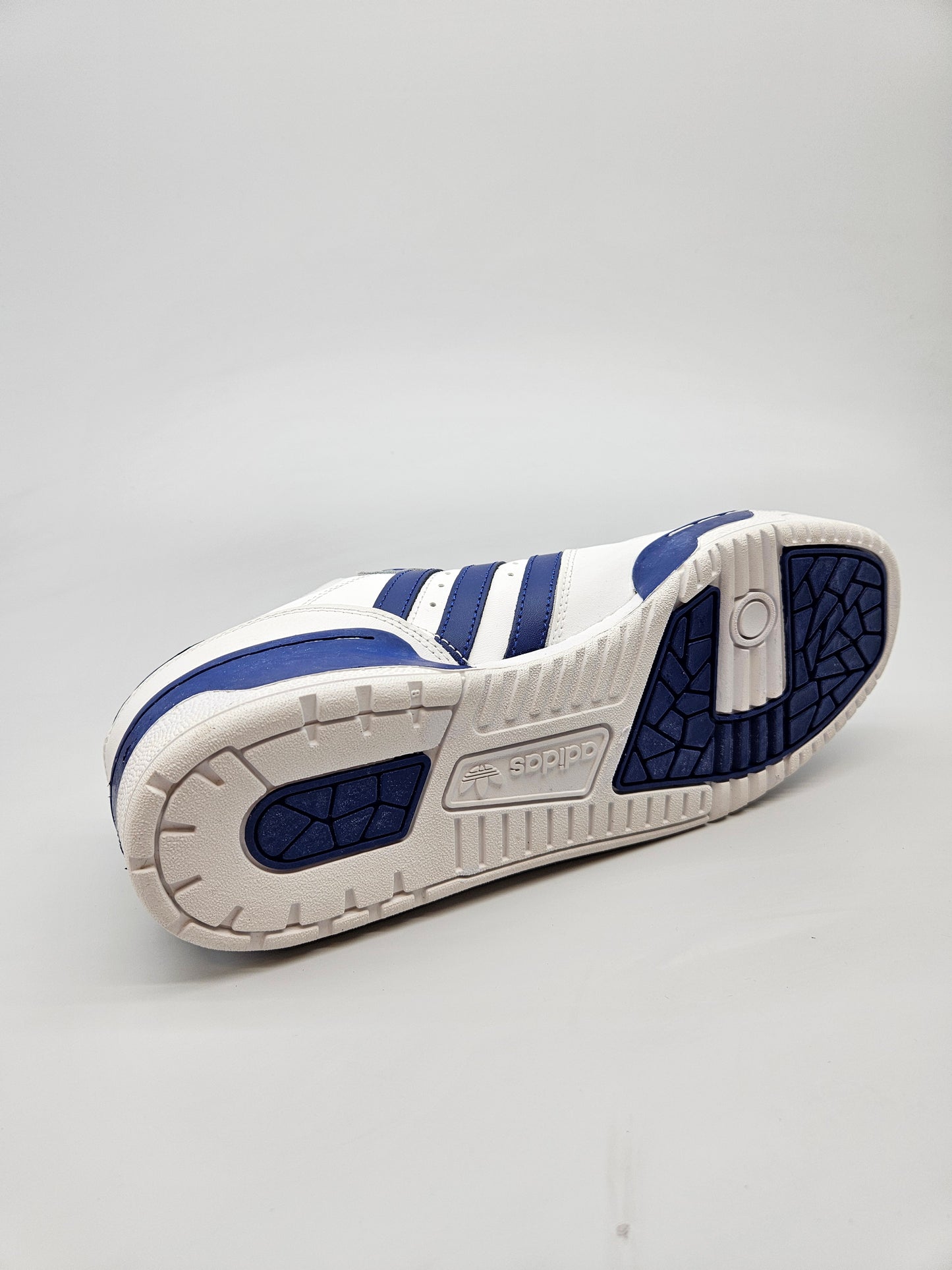 ADIDAS NOVI ORIGINAL PATIKI BR 42
