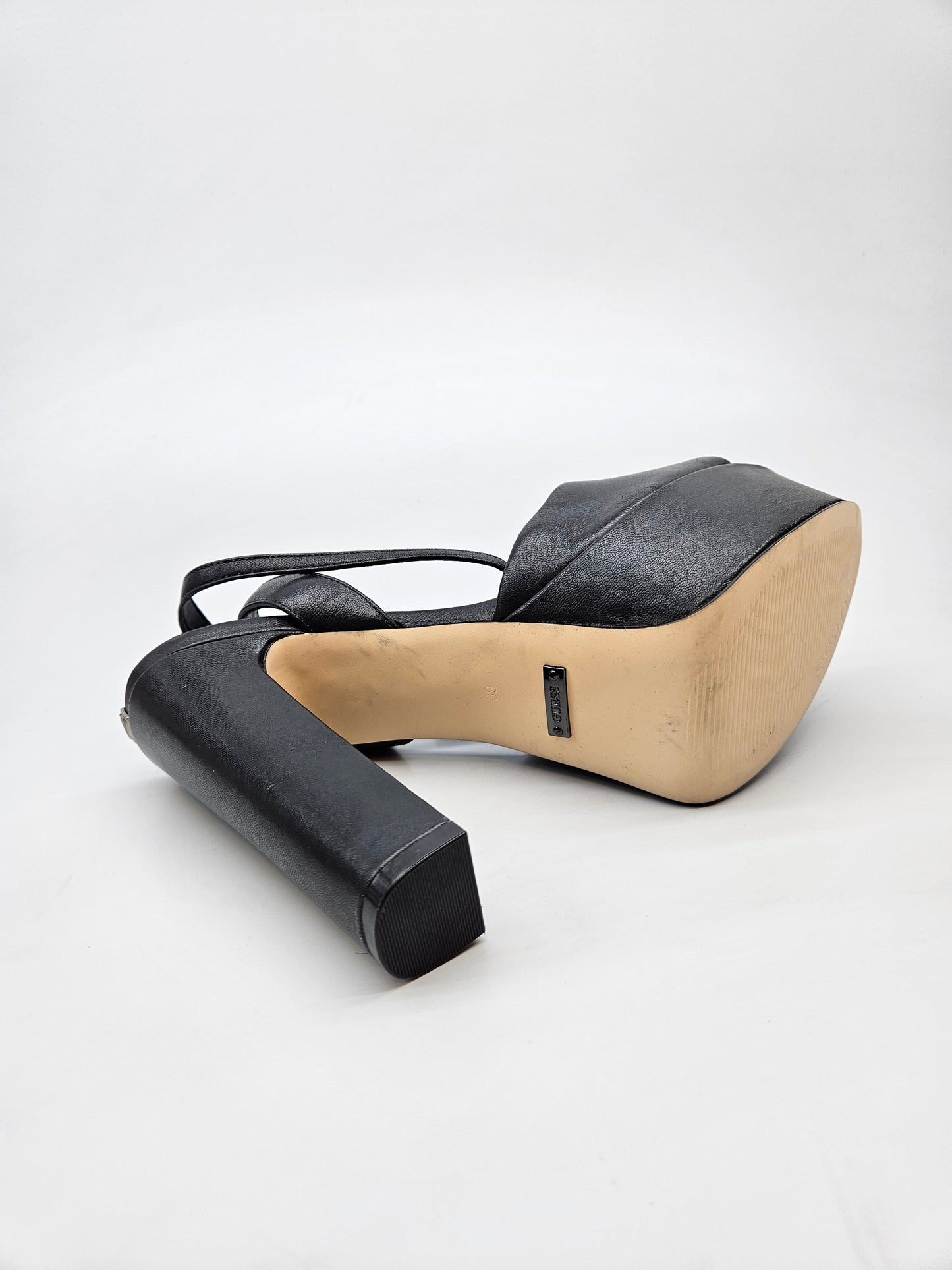 GUESS NOVI ORIGINAL SANDALI BR 39