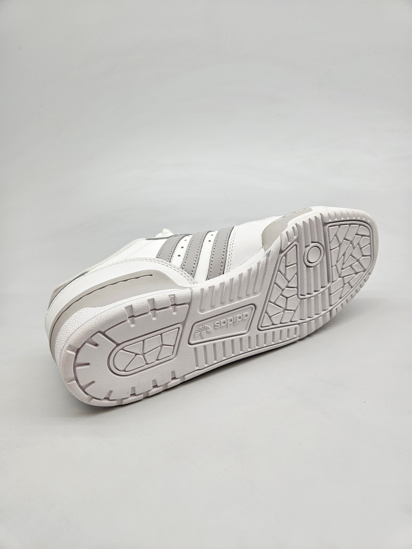 ADIDAS NOVI ORIGINAL PATIKI BR 38.5