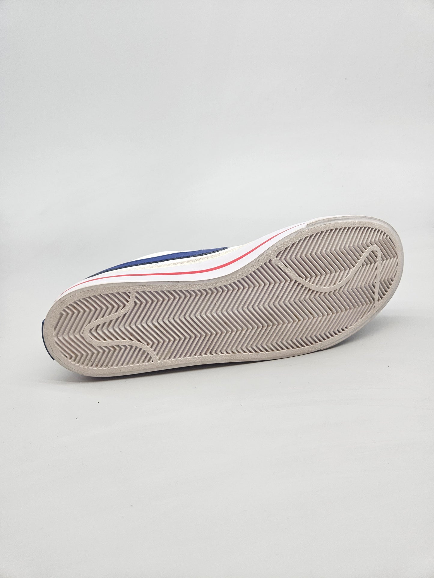 NIKE NOVI ORIGINAL PATIKI BR 39