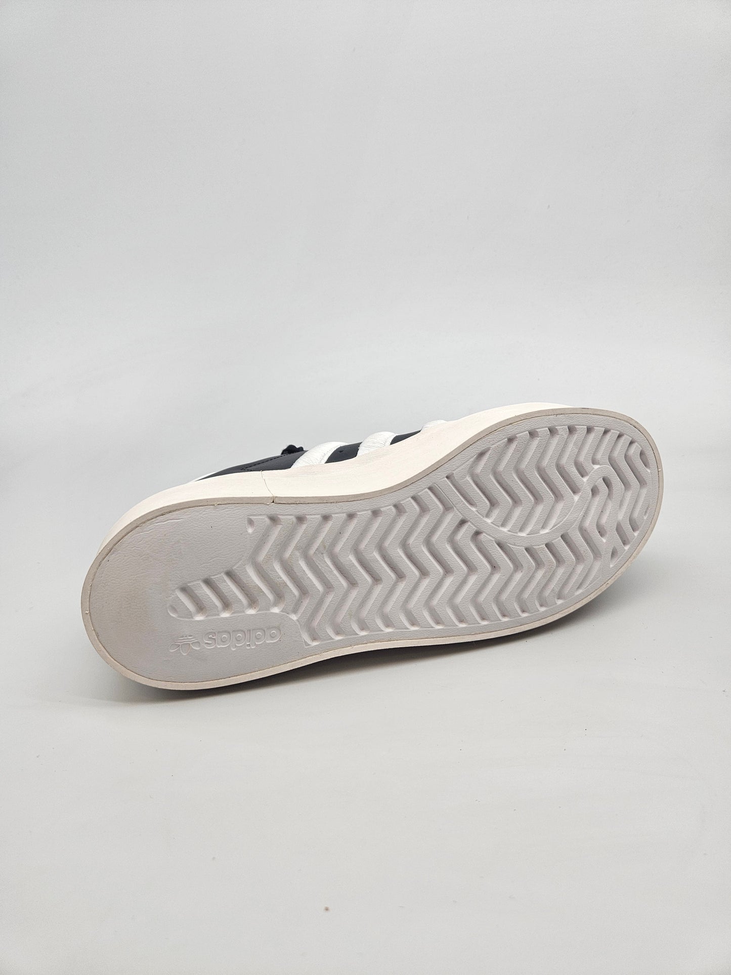 ADIDAS NOVI ORIGINAL PATIKI BR 40