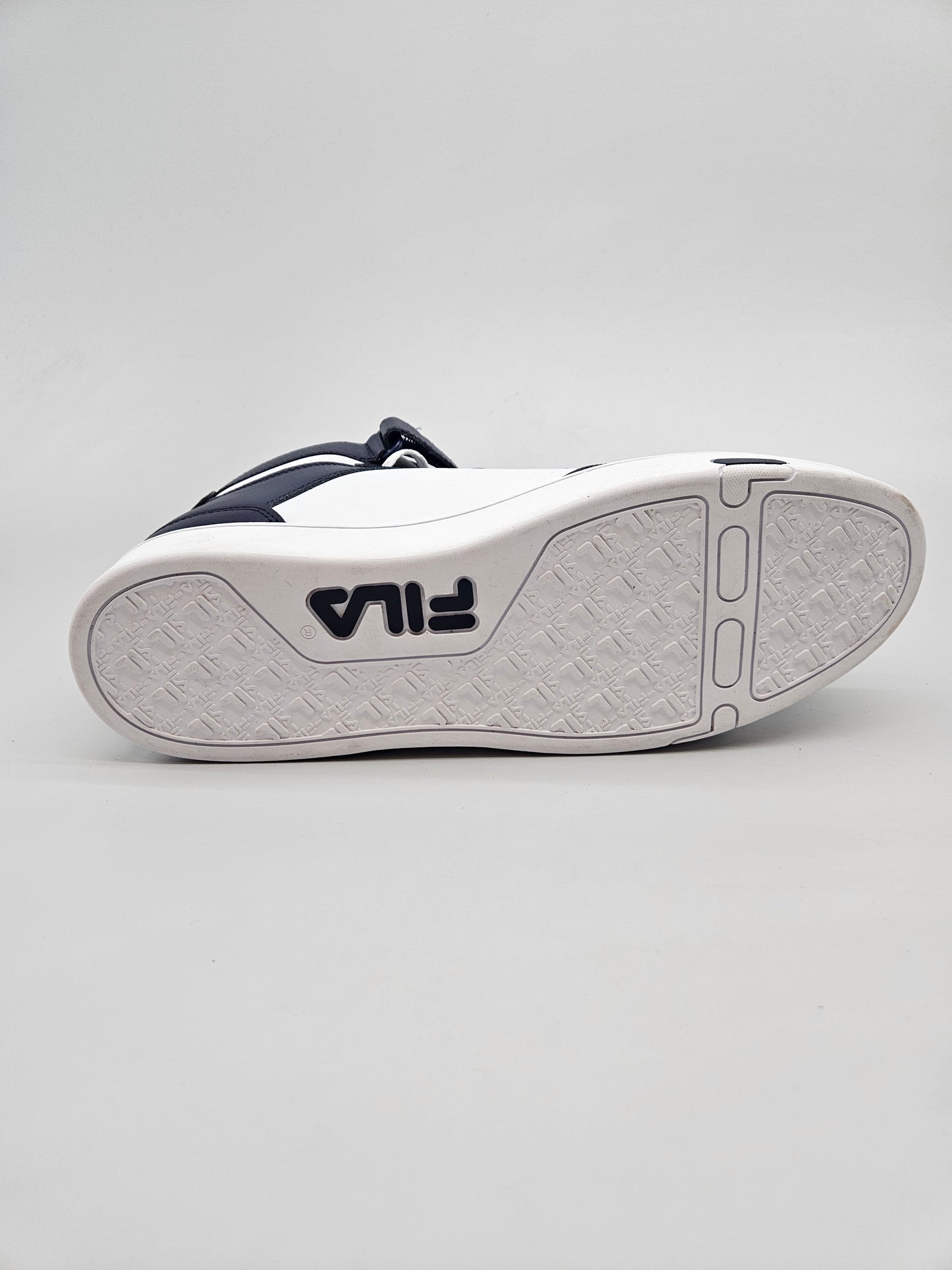 FILA NOVI ORIGINAL PATIKI BR 46