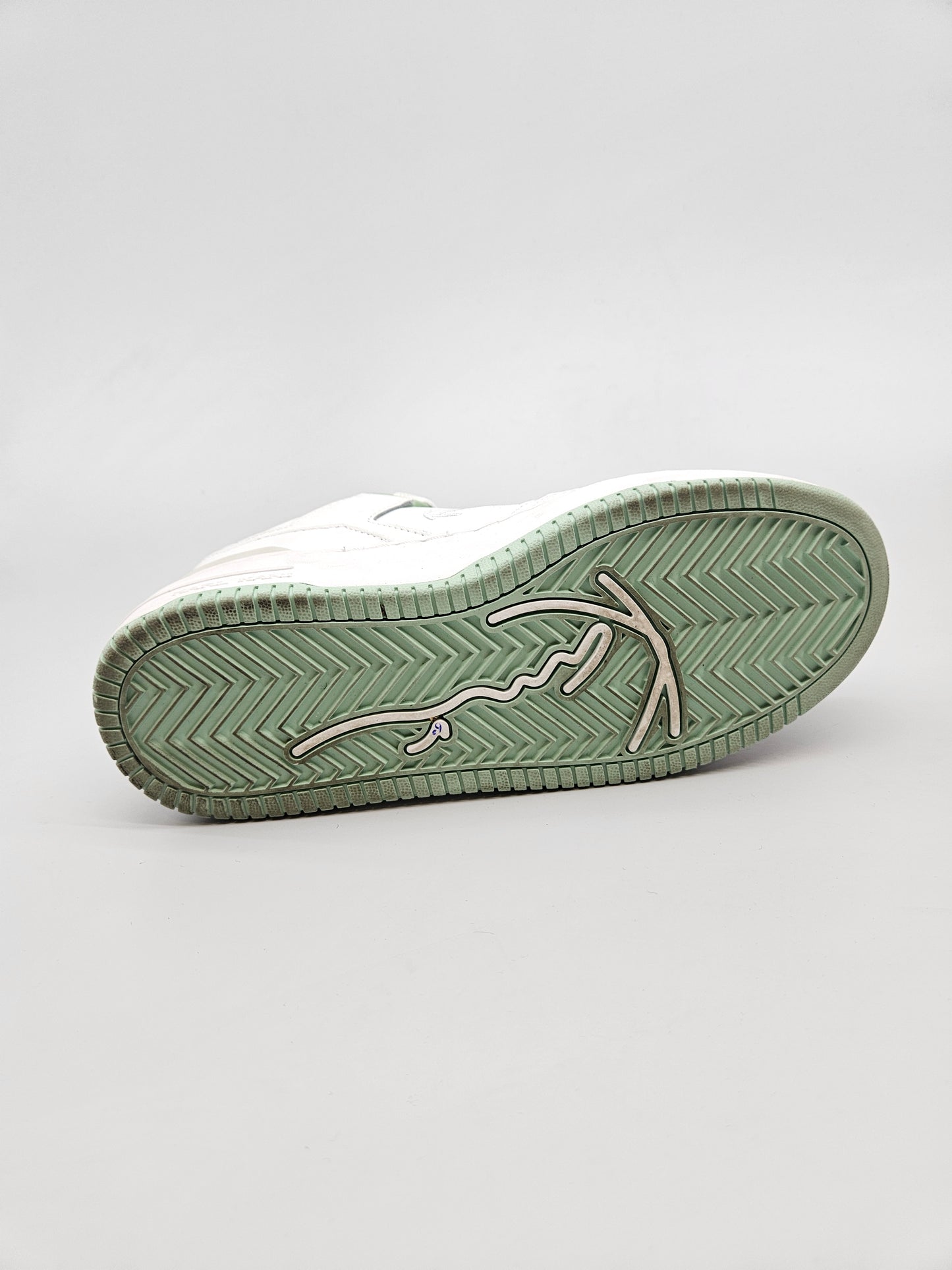 KARL KANI ORIGINAL PATIKI BR 37.5