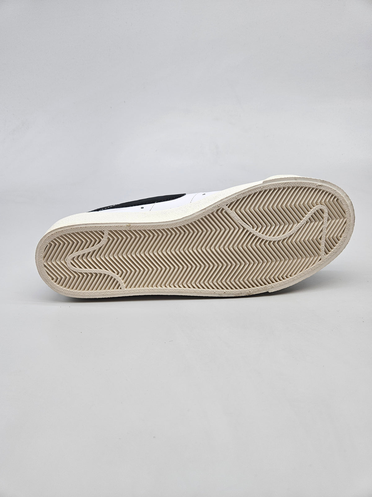 NIKE NOVI ORIGINAL PATIKI BR 40