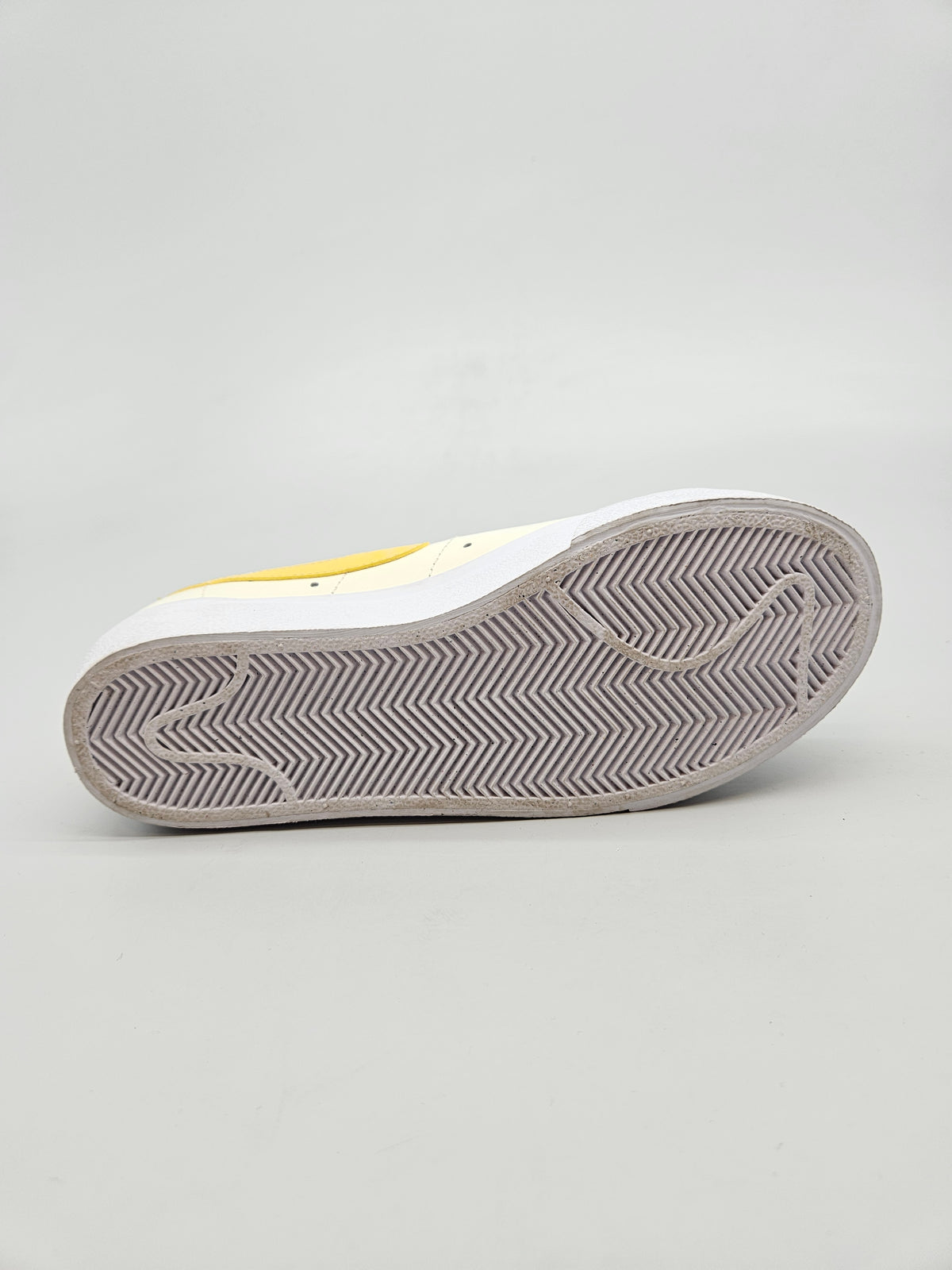 NIKE NOVI PATIKI BR 37.5