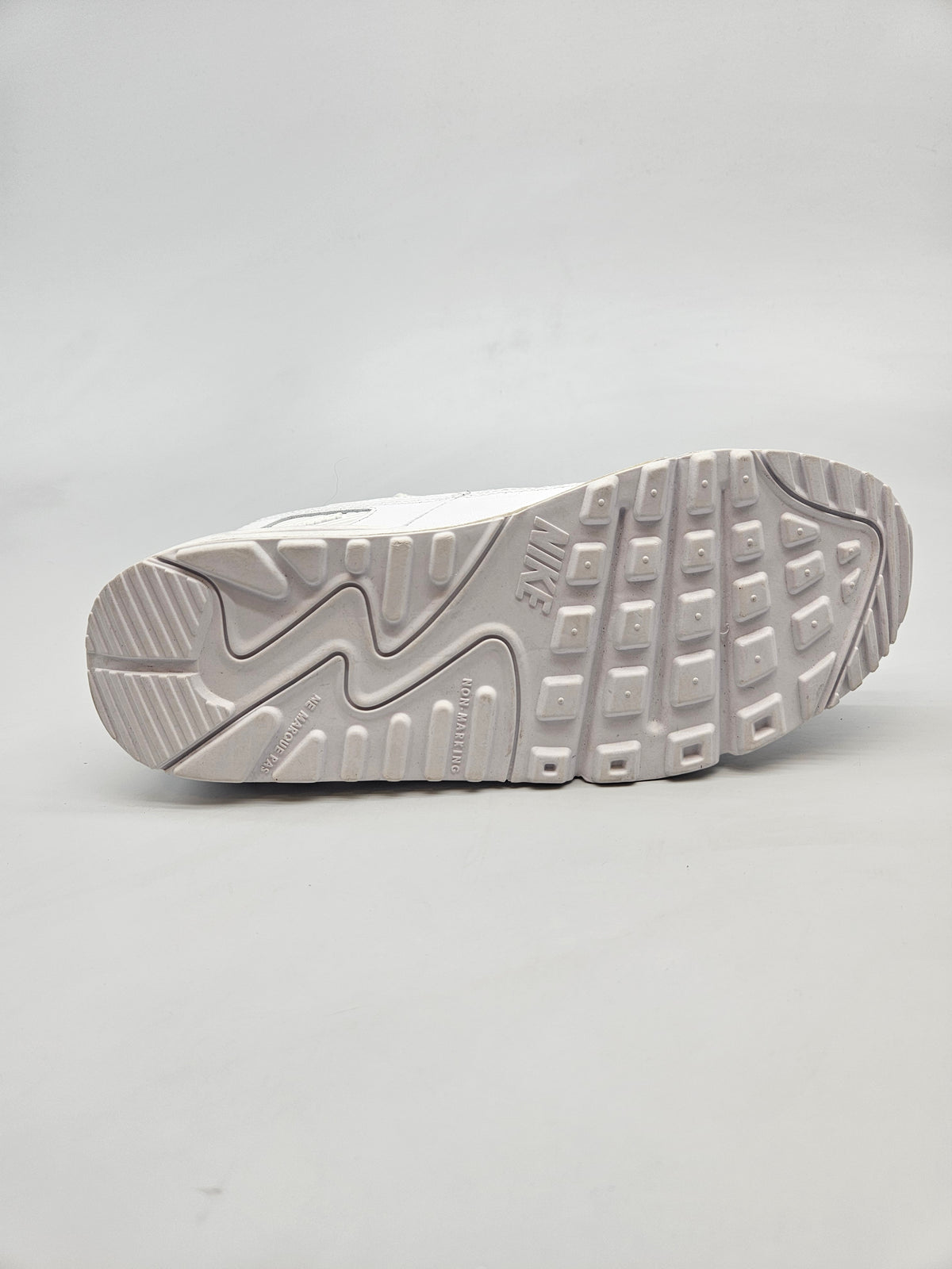 NIKE AIRMAX NOVI ORIGINAL PATIKI BR 39