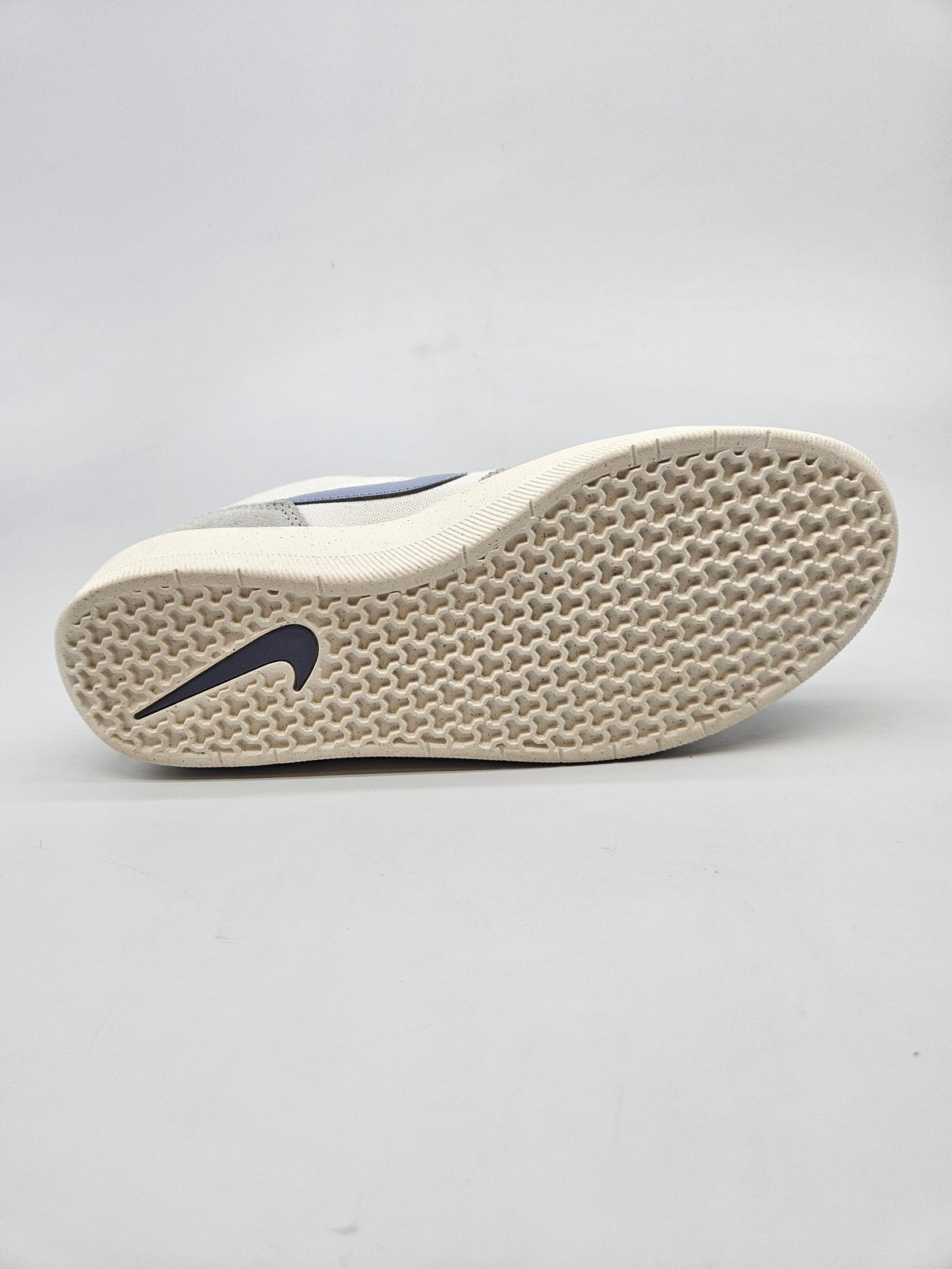 NIKE NOVI ORIGINAL PATIKI BR 42.5
