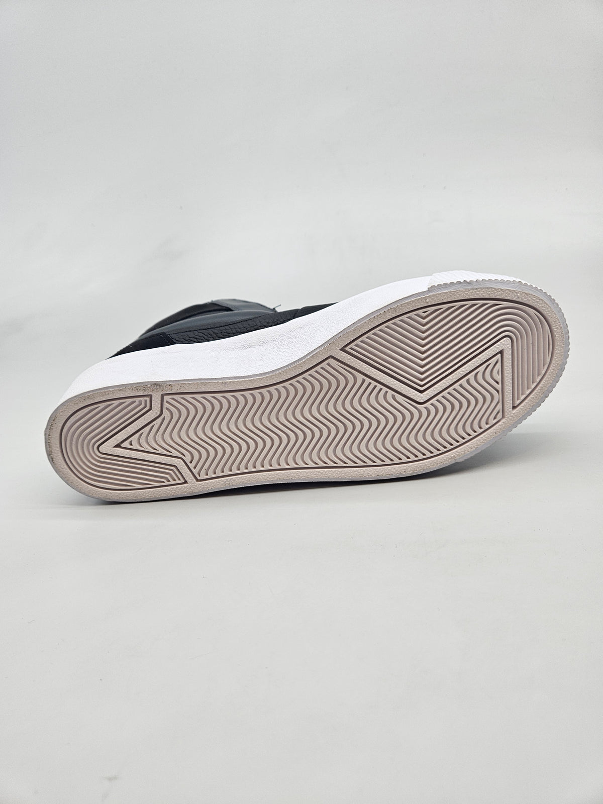 NIKE NOVI ORIGINAL CIZMI BR 41