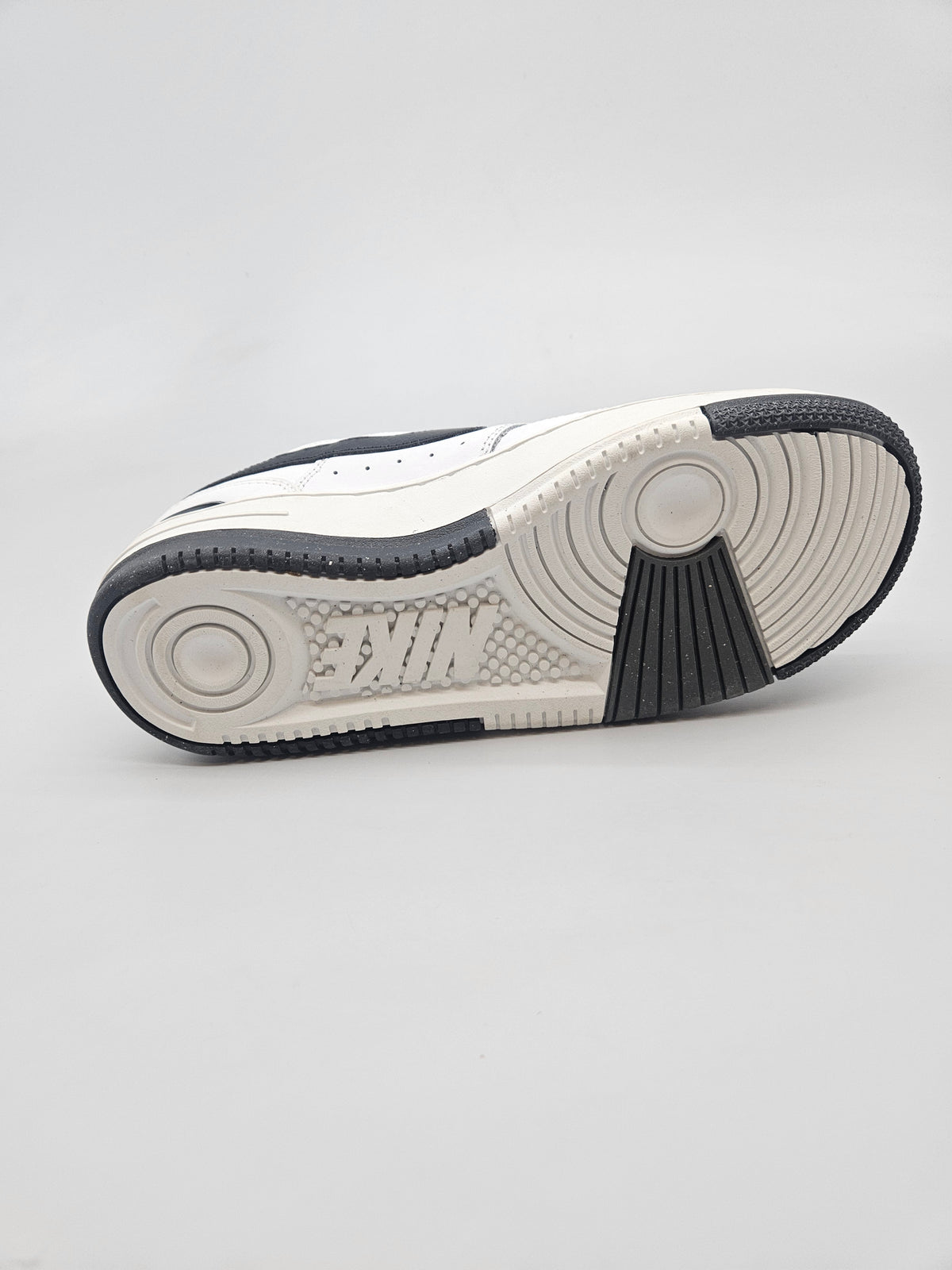 NIKE NOVI ORIGINAL PATIKI BR 38