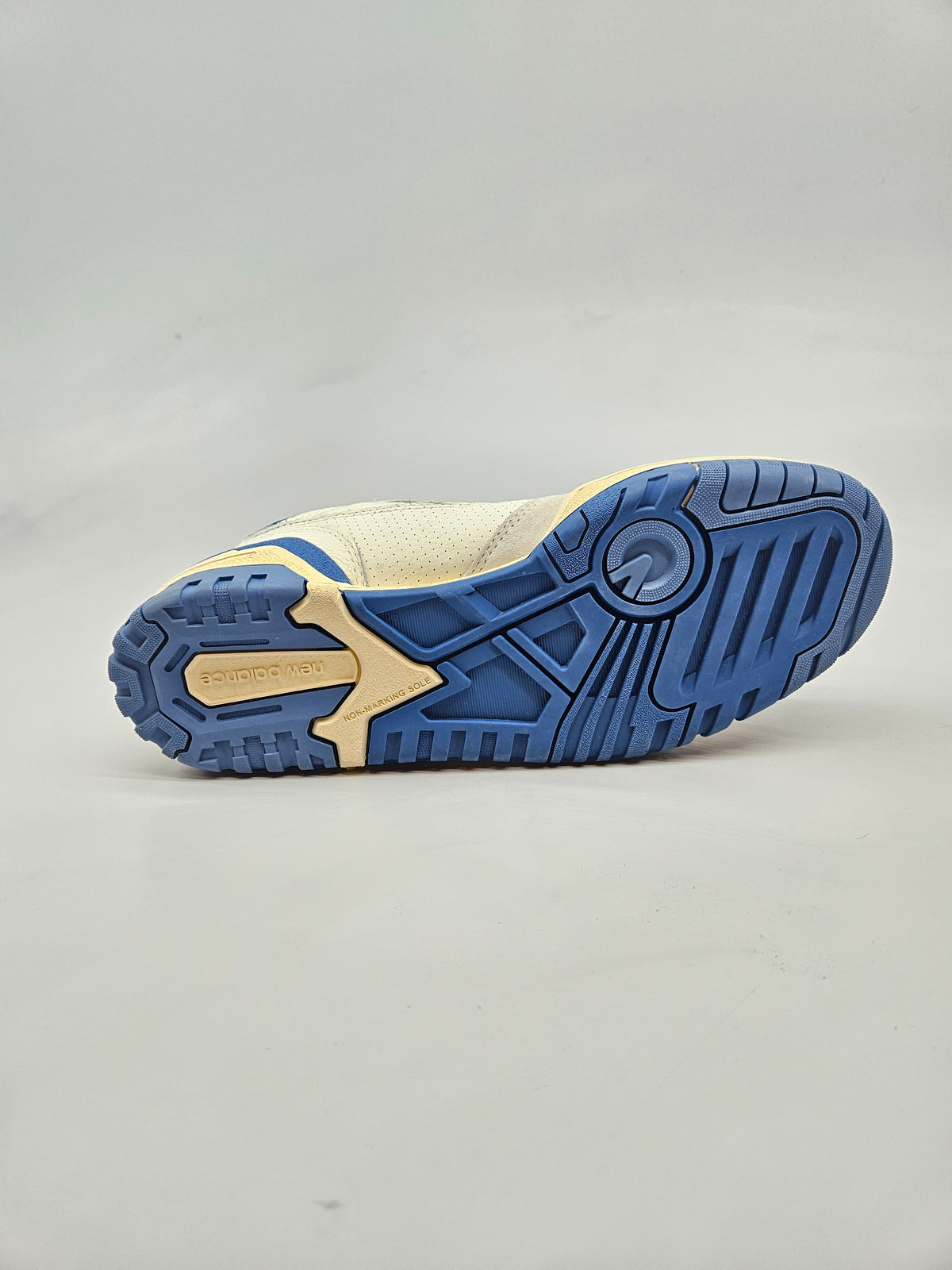 NEW BALANCE NOVI ORIGINAL PATIKI BR 41.5