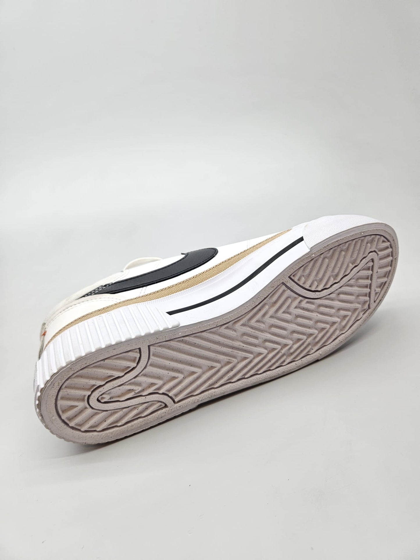 NIKE NOVI ORIGINAL PATIKI BR 40.5