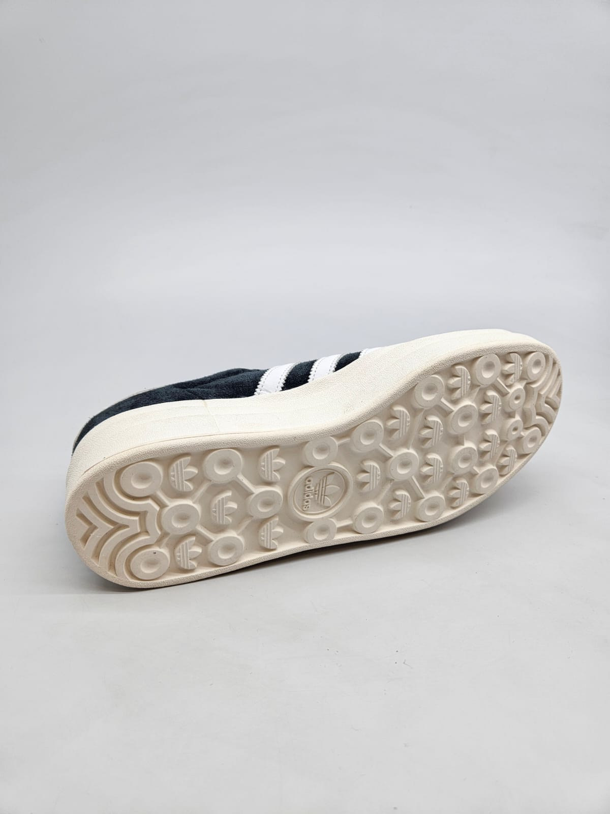 ADIDAS GAZZELE NOVI ORIGINAL PATIKI BR 39