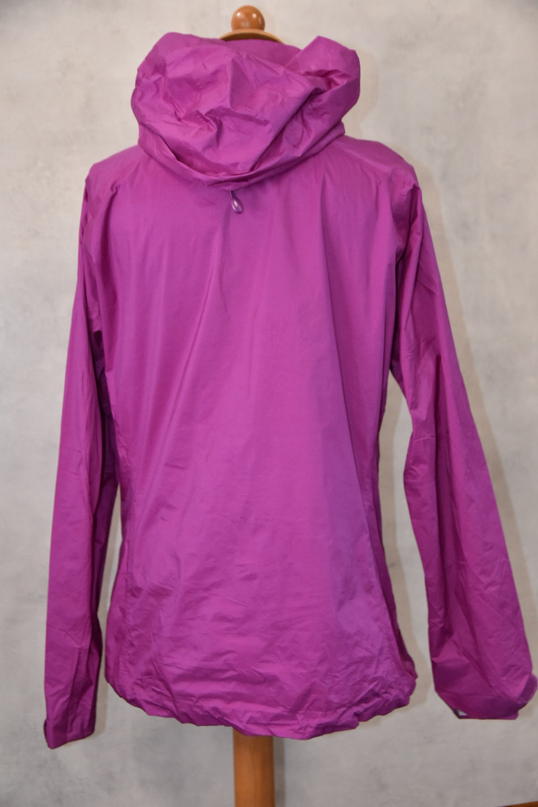 PATAGONIA VODOOTPORN ZENSKA JAKNA GOLEMINA M