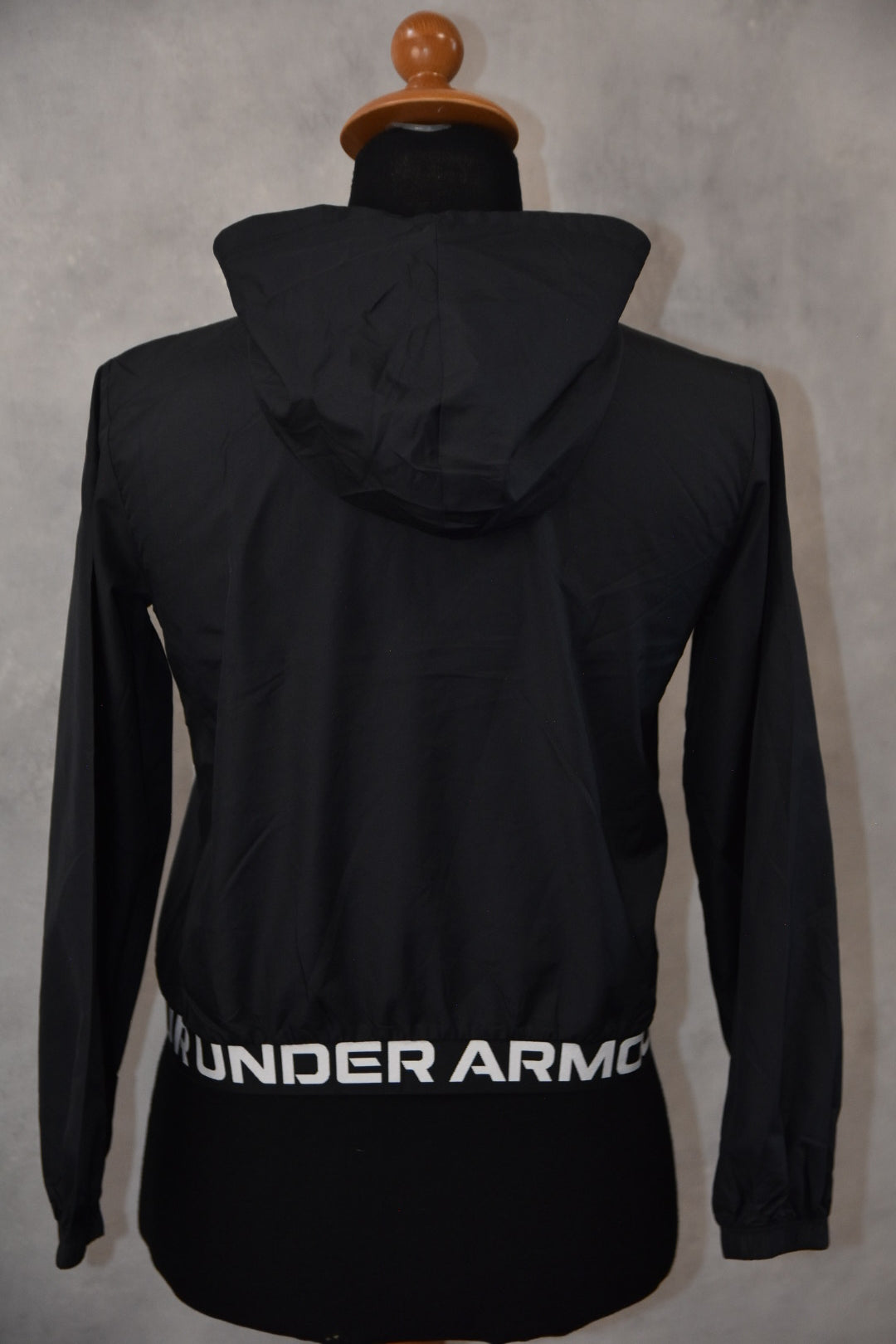 UNDER ARMOUR ZENSKA DETSKA TRENERKA GOLEMINA M