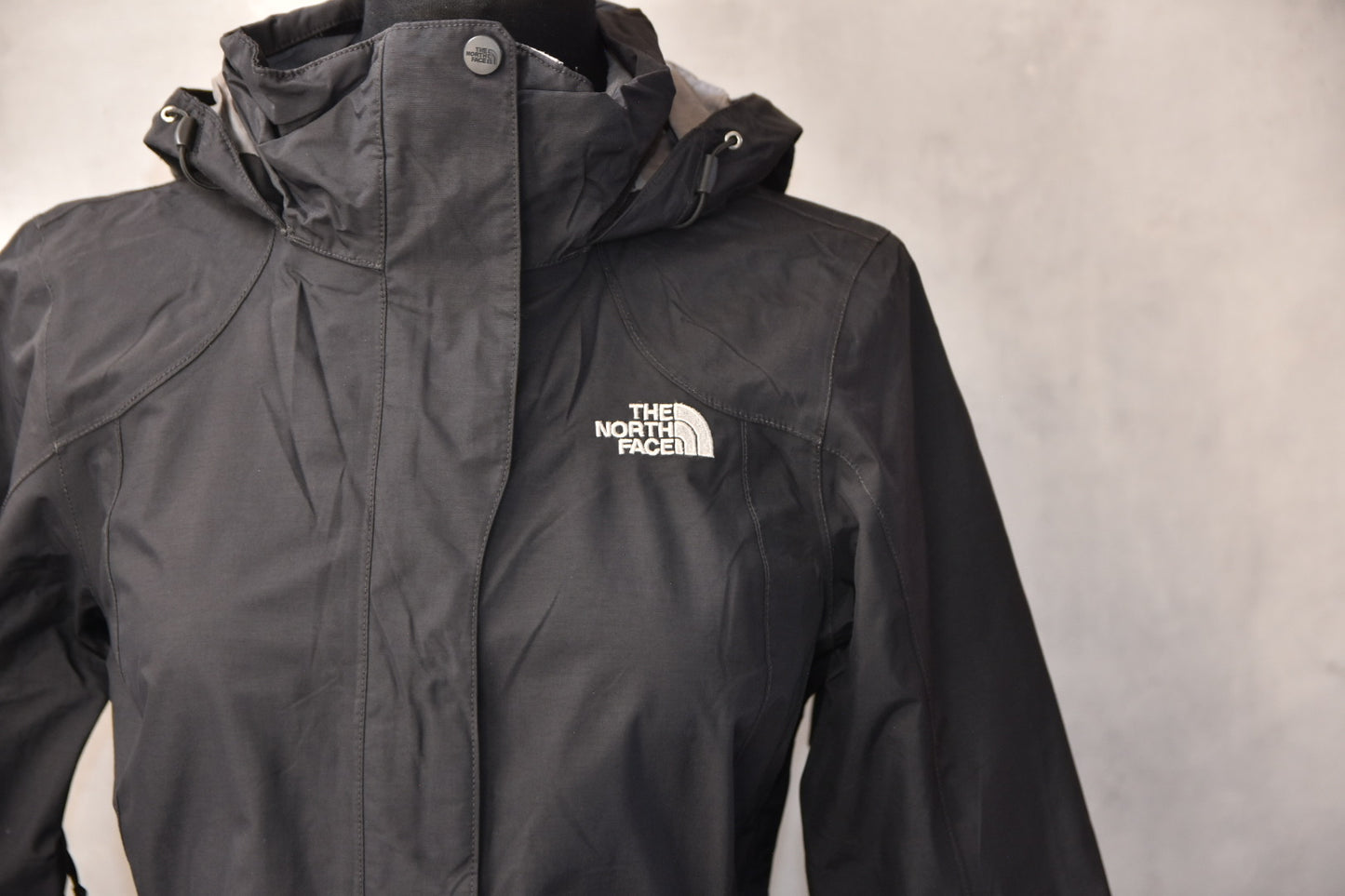 THE NORTH FACE VODOOTPORNA ZENSKA JAKNA GOLEMINA S