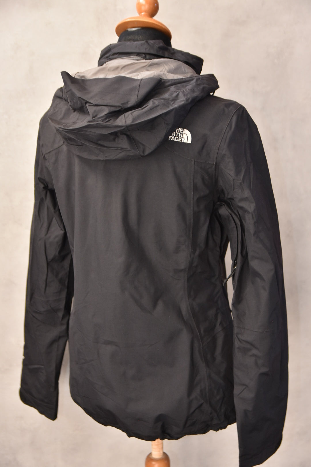 THE NORTH FACE VODOOTPORNA ZENSKA JAKNA GOLEMINA S