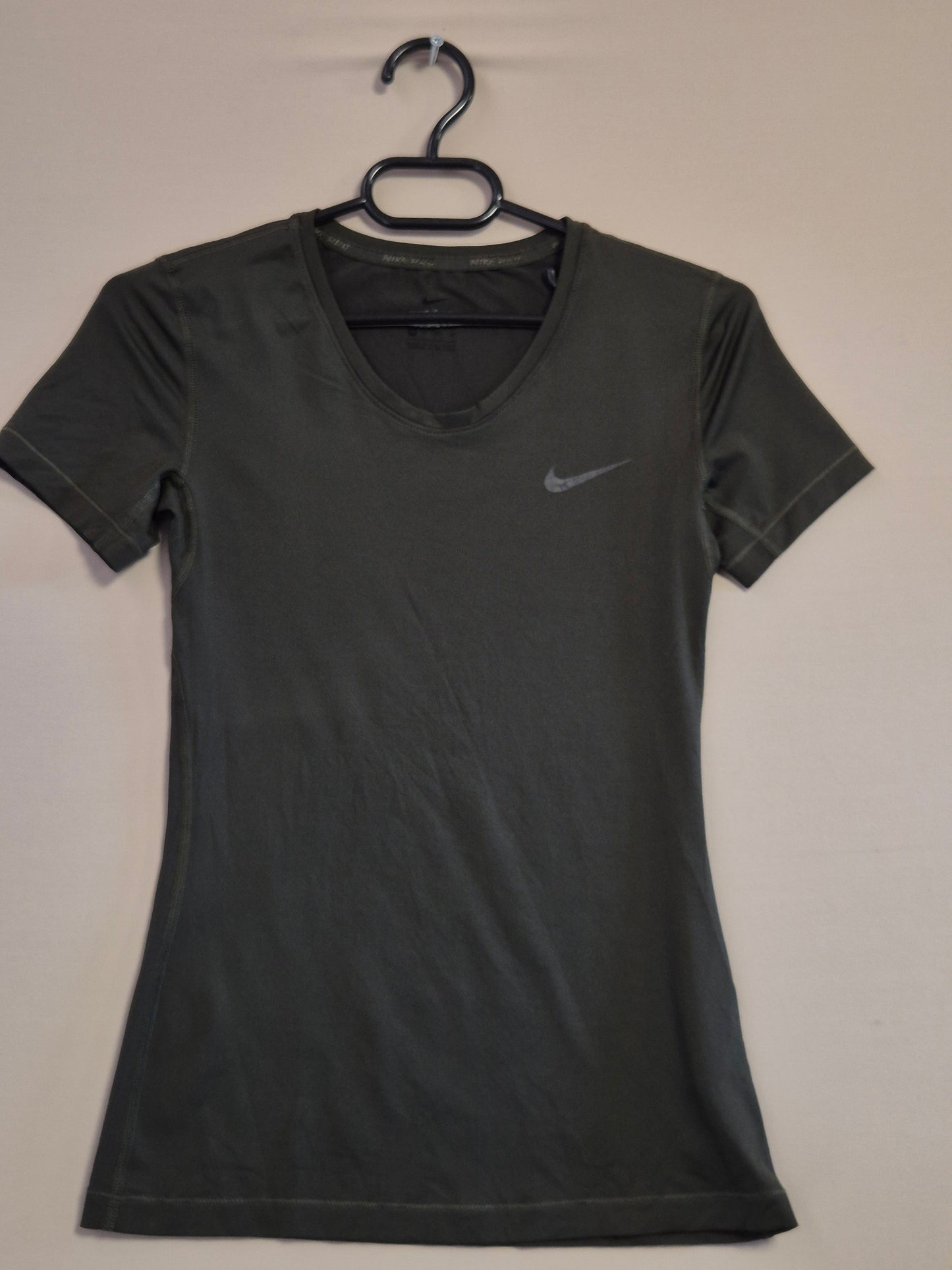 NIKE ZENSKA MAICA GOLEMINA XS