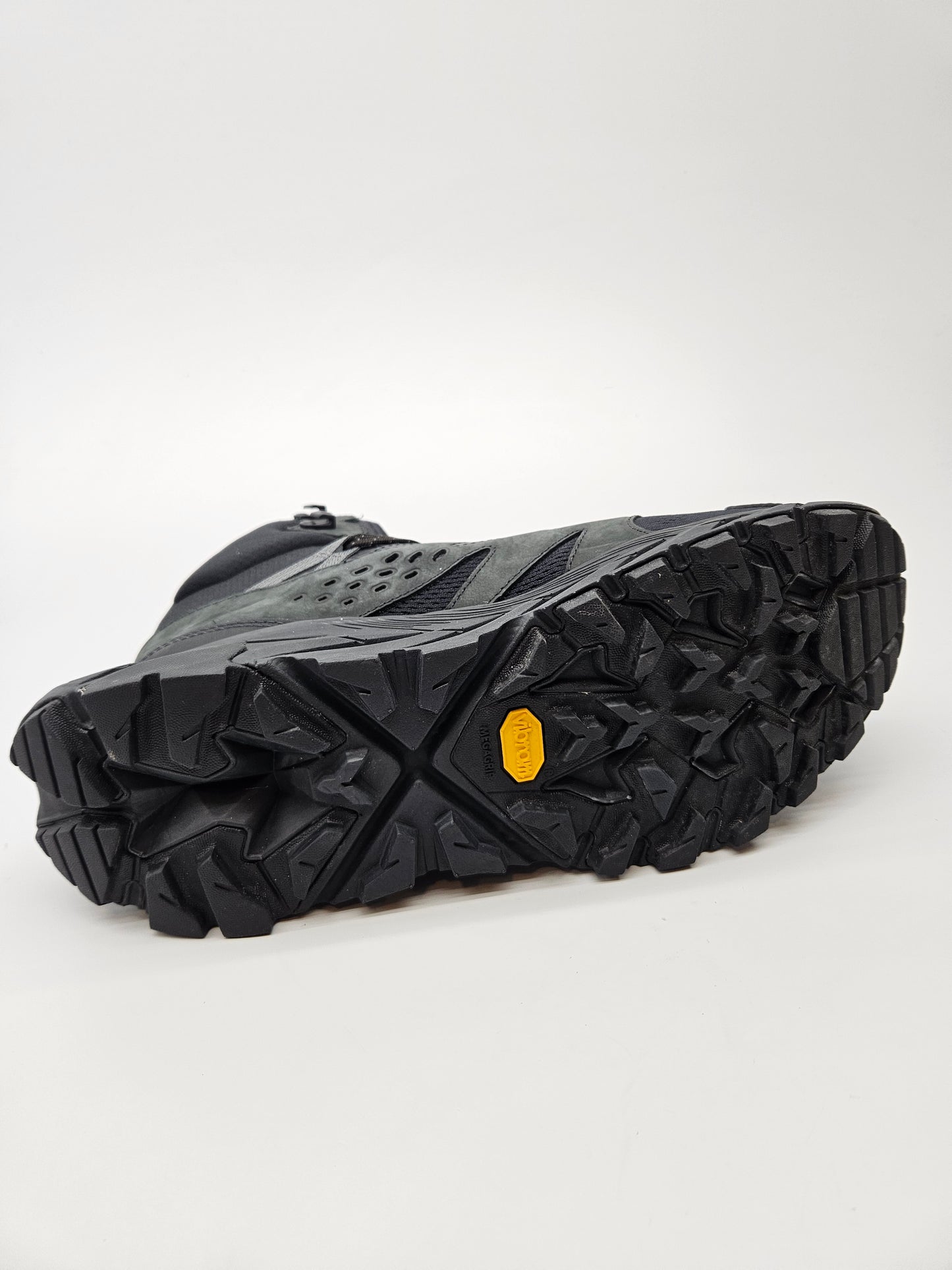 HOKA VIBRAM NOVI ORIGINAL PATIKI BR 42.5