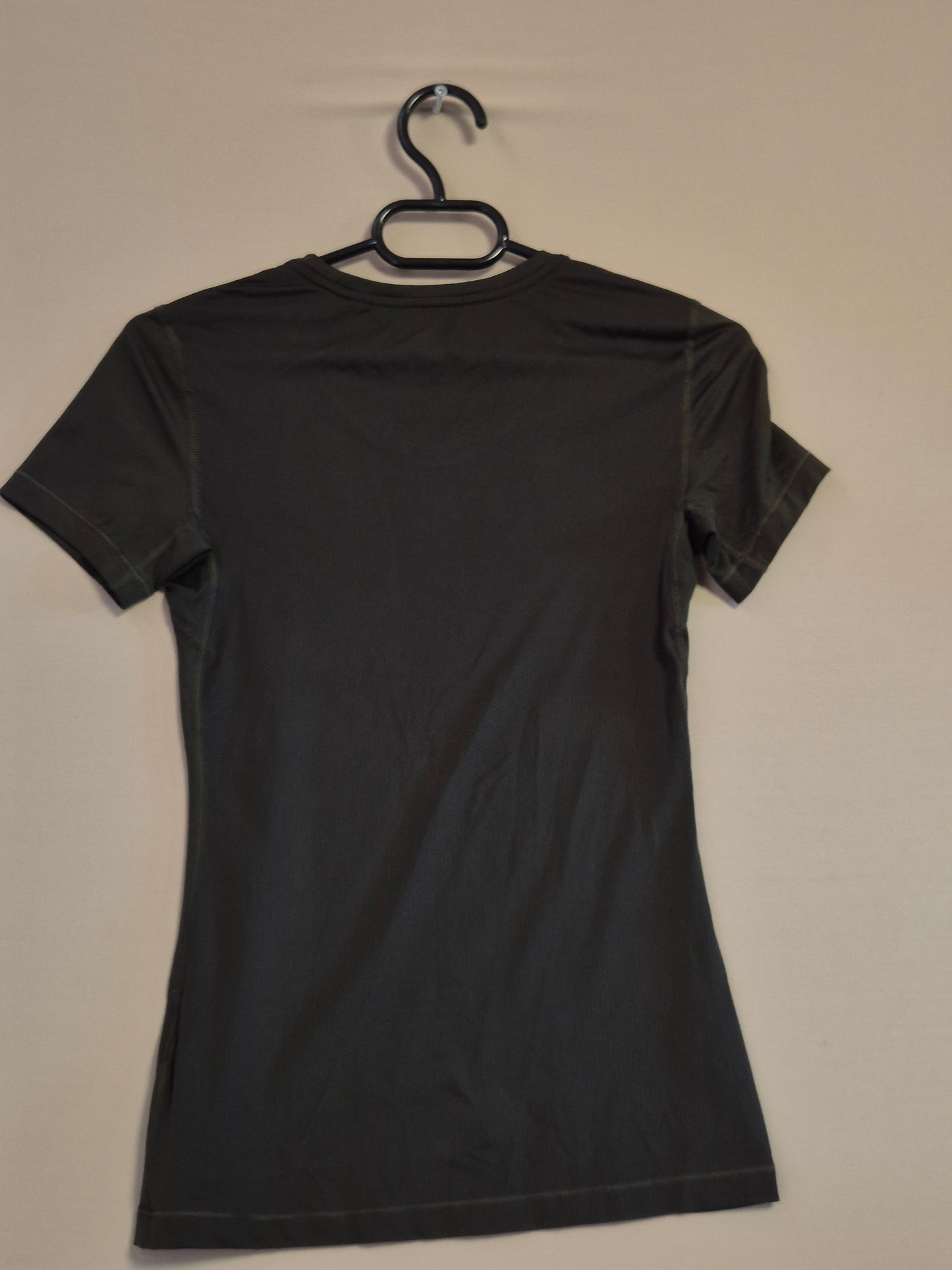 NIKE ZENSKA MAICA GOLEMINA XS