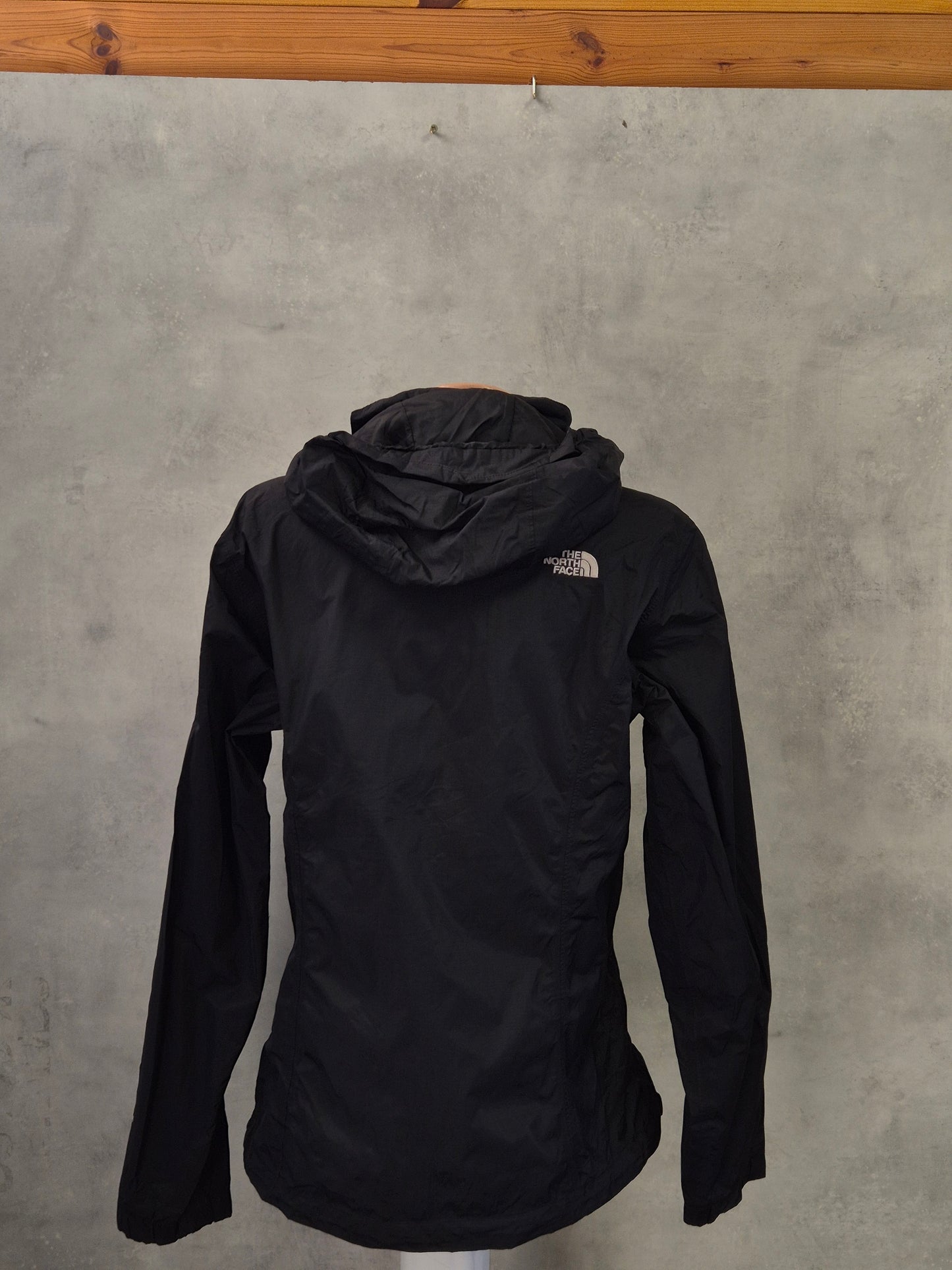 The NORTH FACE ZENSKA VODOOTPORNA JAKNA GOLEMINA XL